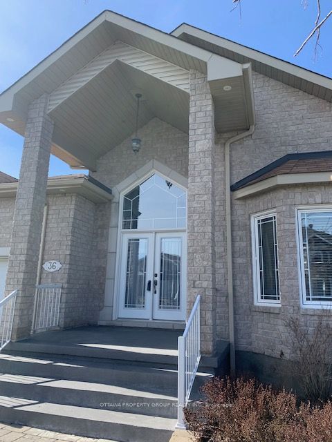 36 De La Rive Drive Property Photo 3