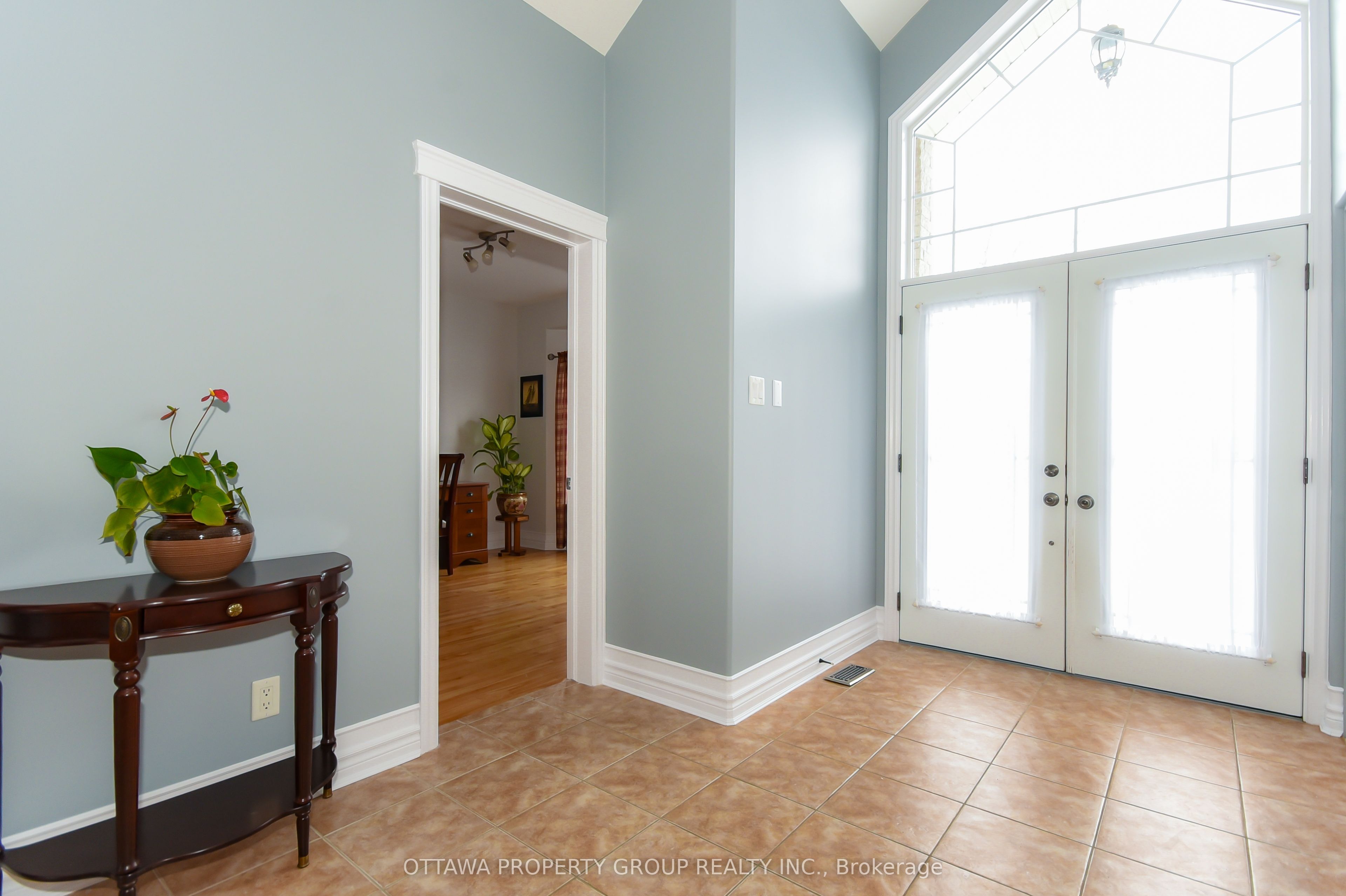 36 De La Rive Drive Property Photo 5