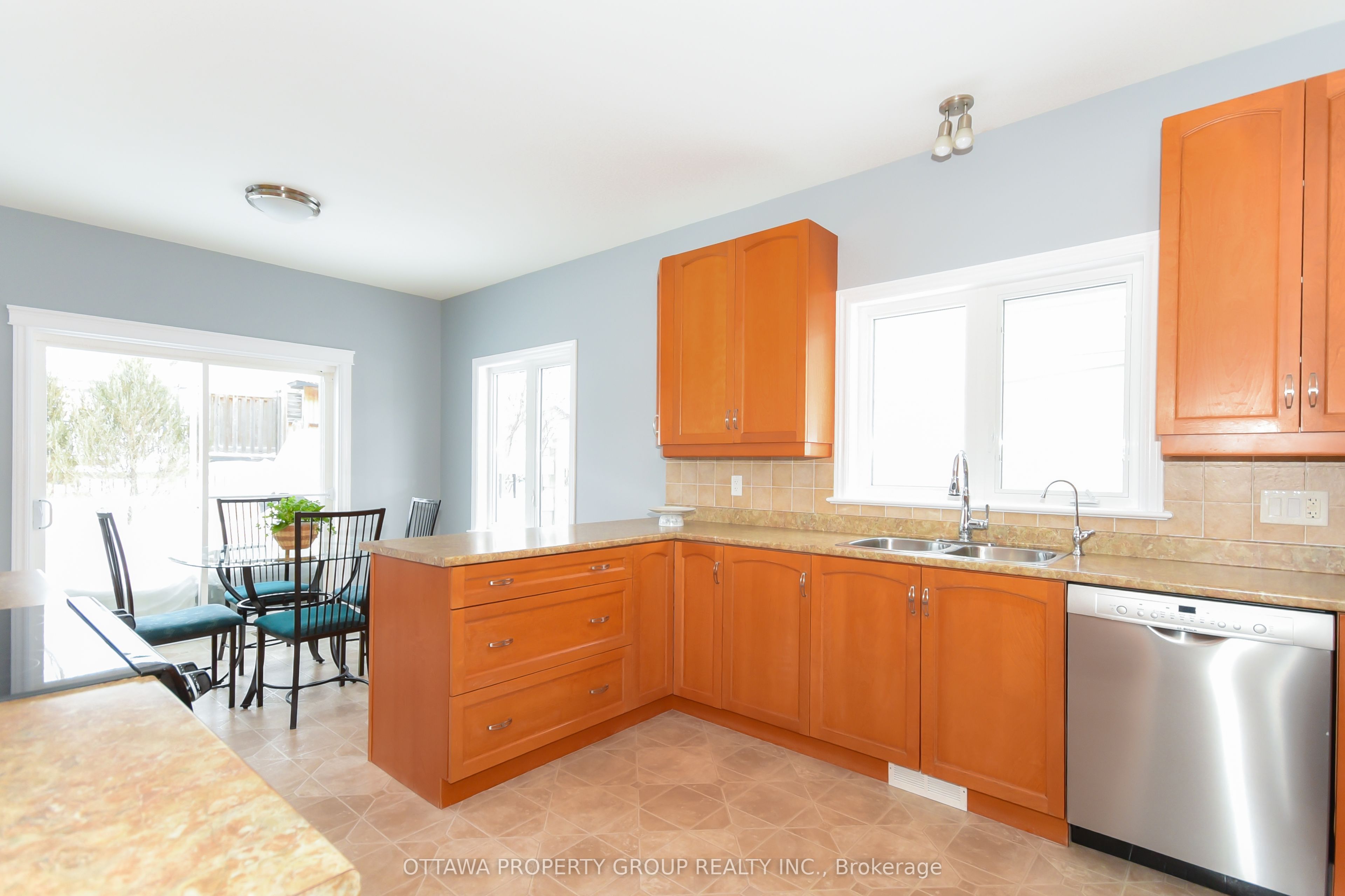 36 De La Rive Drive Property Photo 11