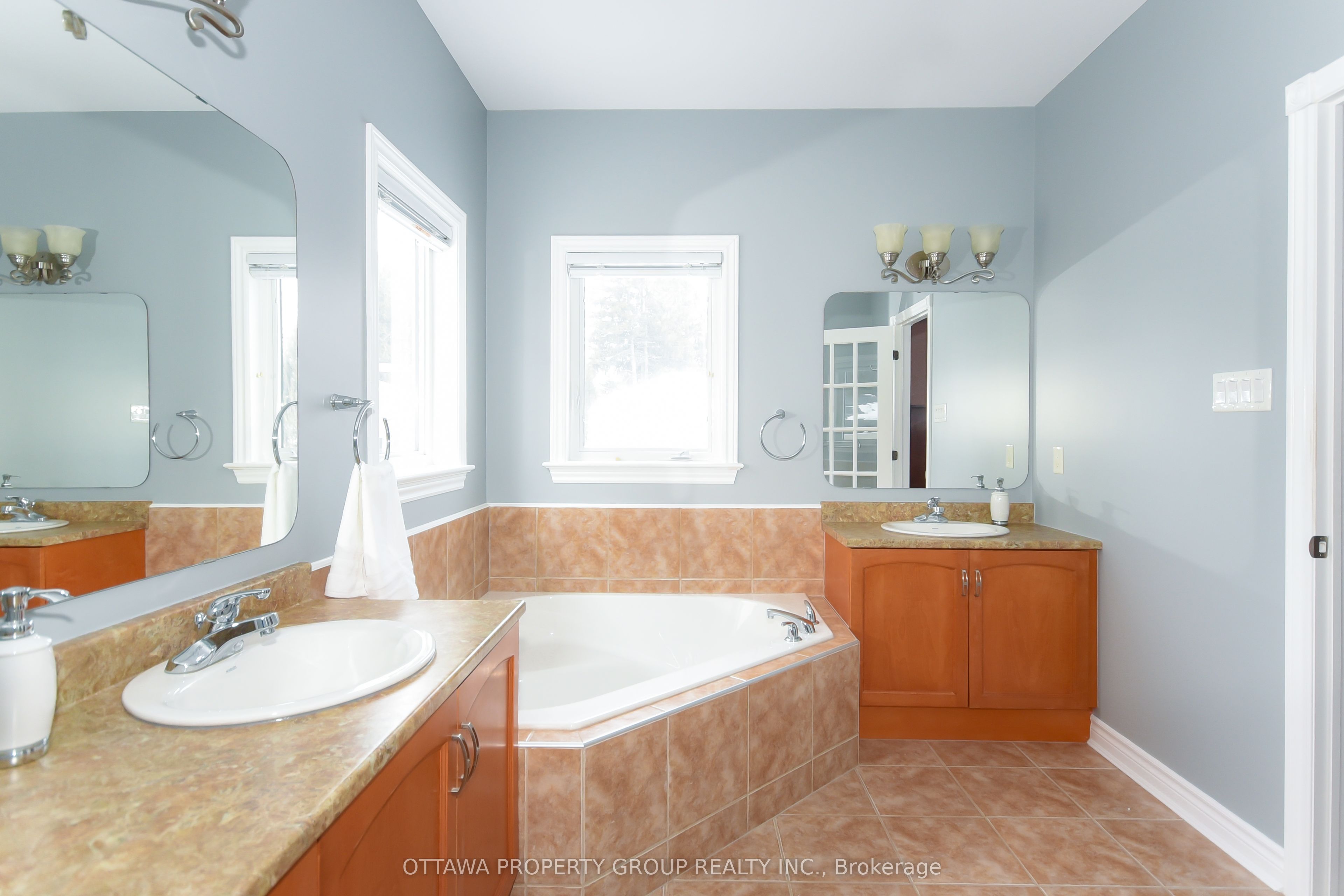 36 De La Rive Drive Property Photo 24