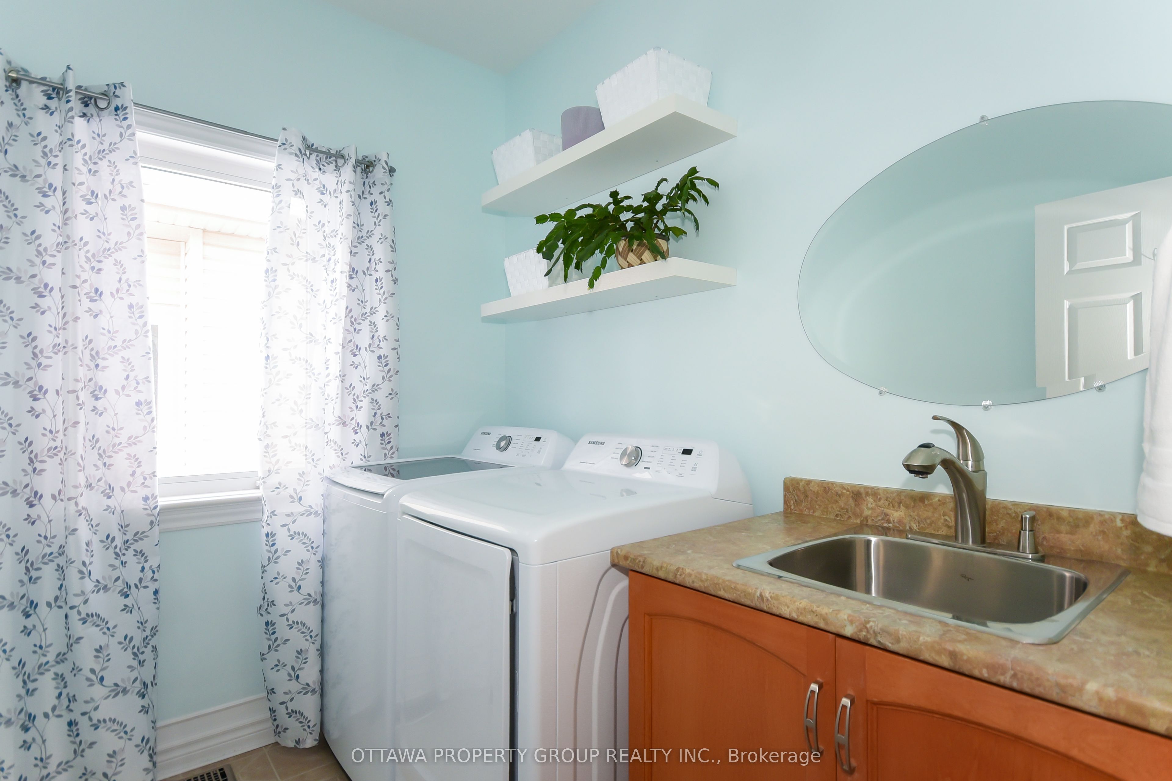 36 De La Rive Drive Property Photo 27