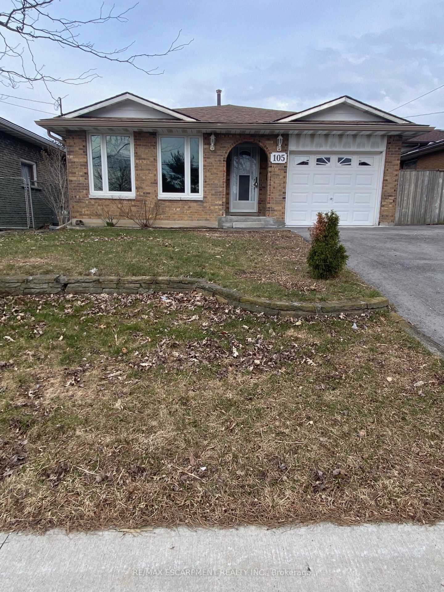 105 Lavina Crescent Property Photo 1