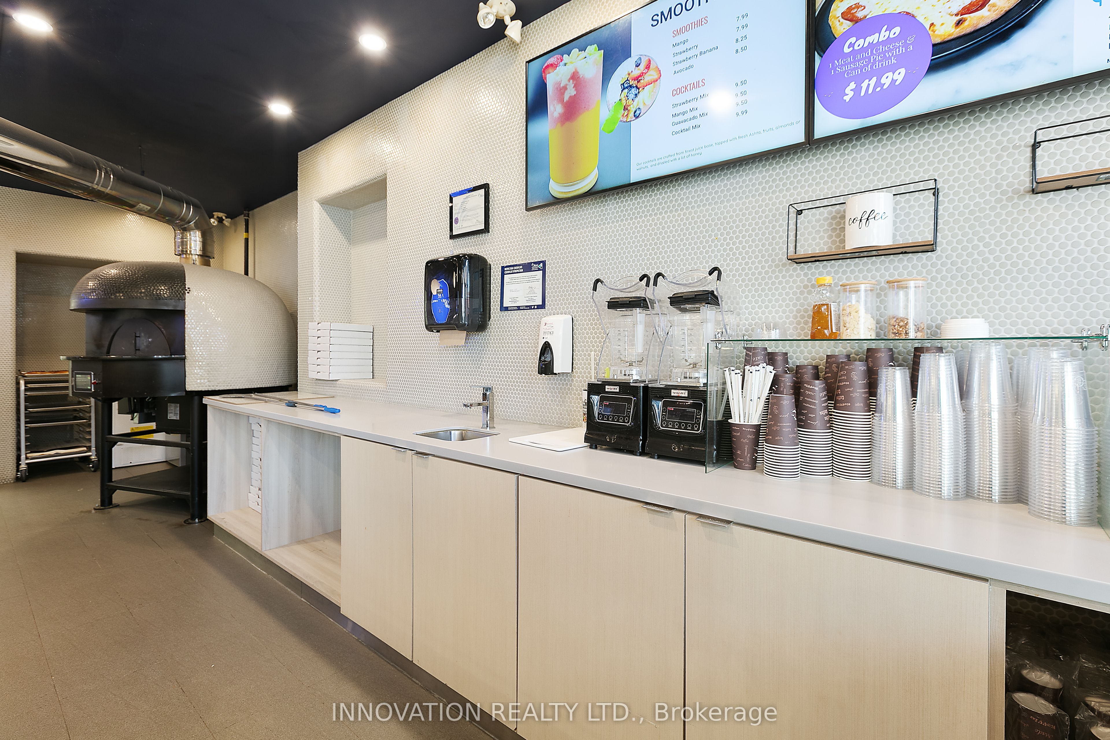 #unit 4 - 305 Rideau Street Property Photo 12