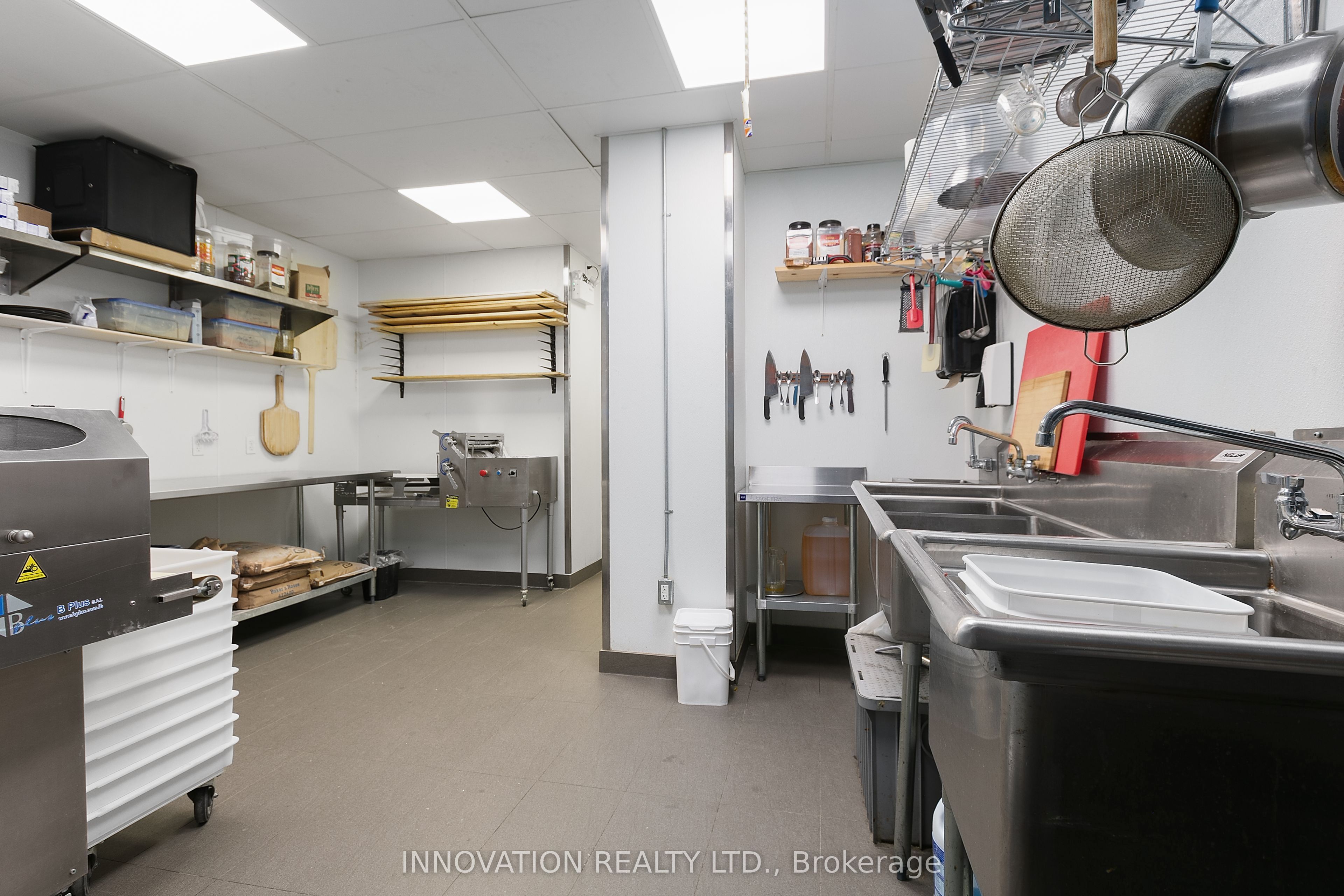 #unit 4 - 305 Rideau Street Property Photo 14