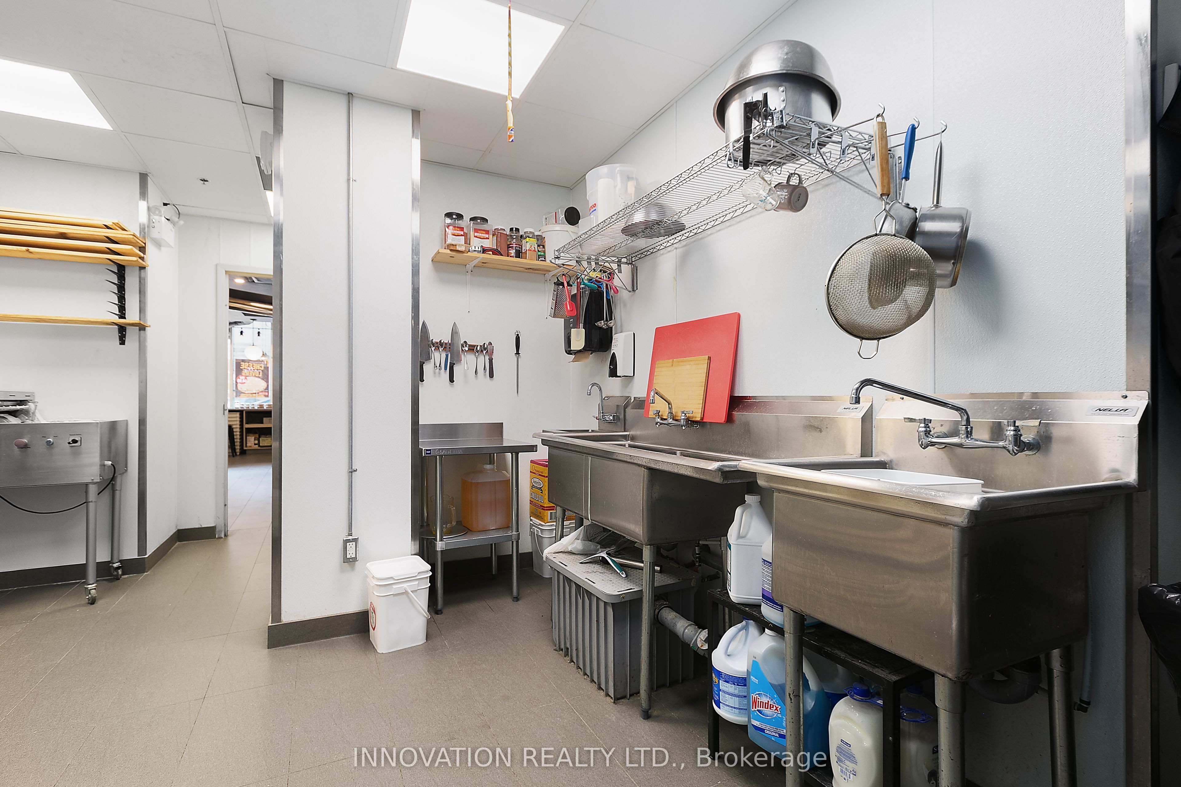 #unit 4 - 305 Rideau Street Property Photo 15
