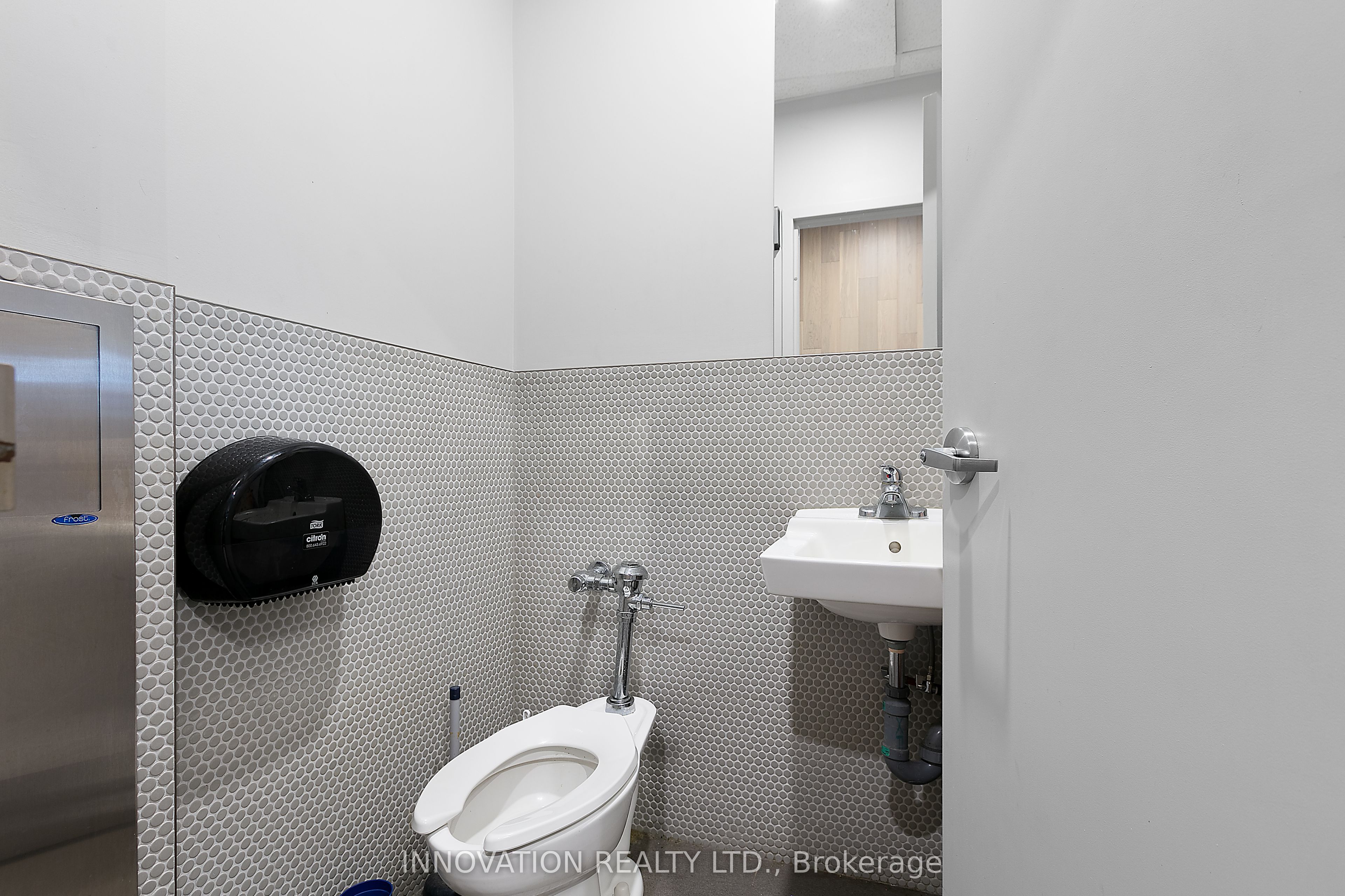 #unit 4 - 305 Rideau Street Property Photo 18