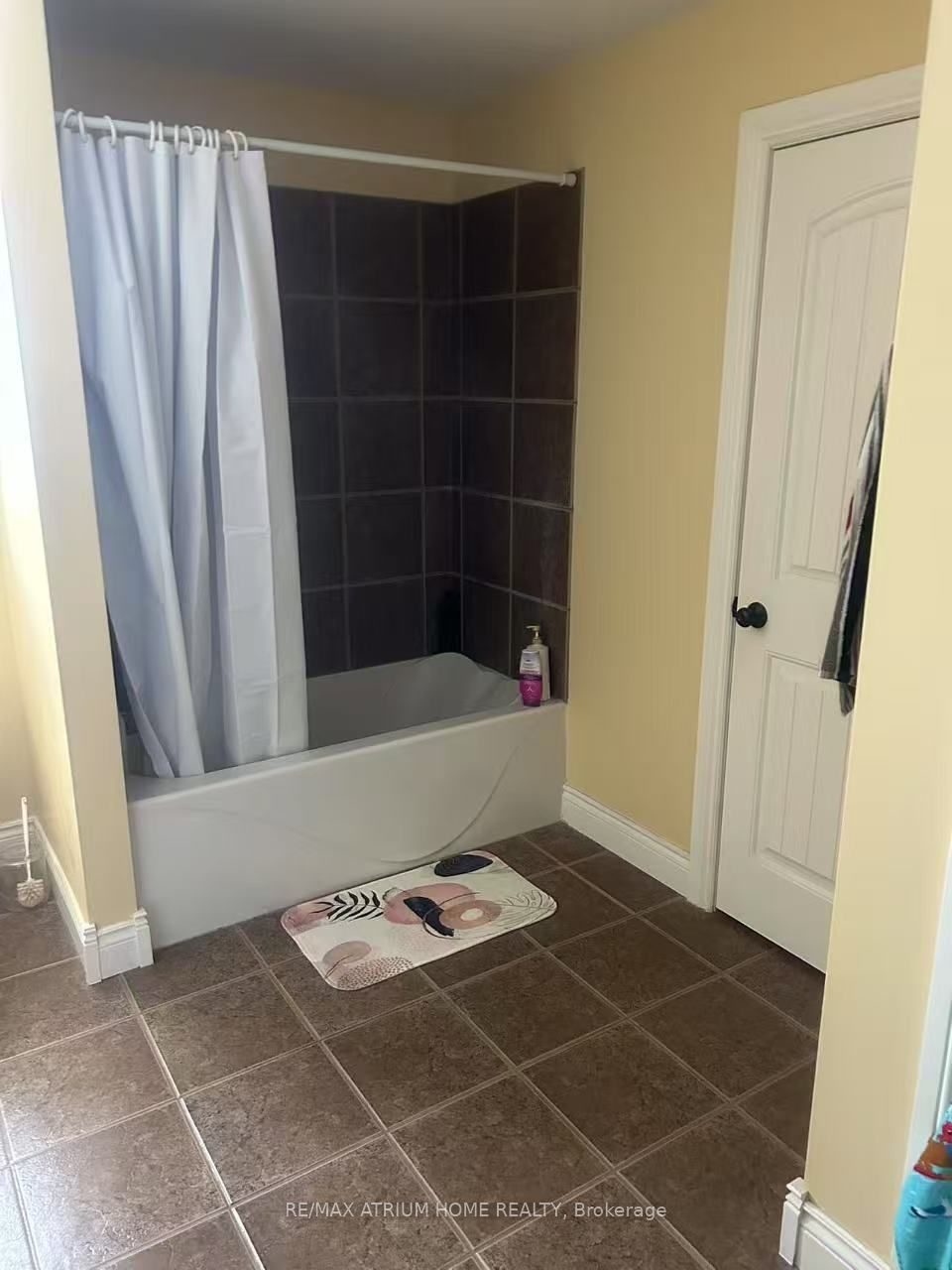 8 Queens Street Property Photo 13