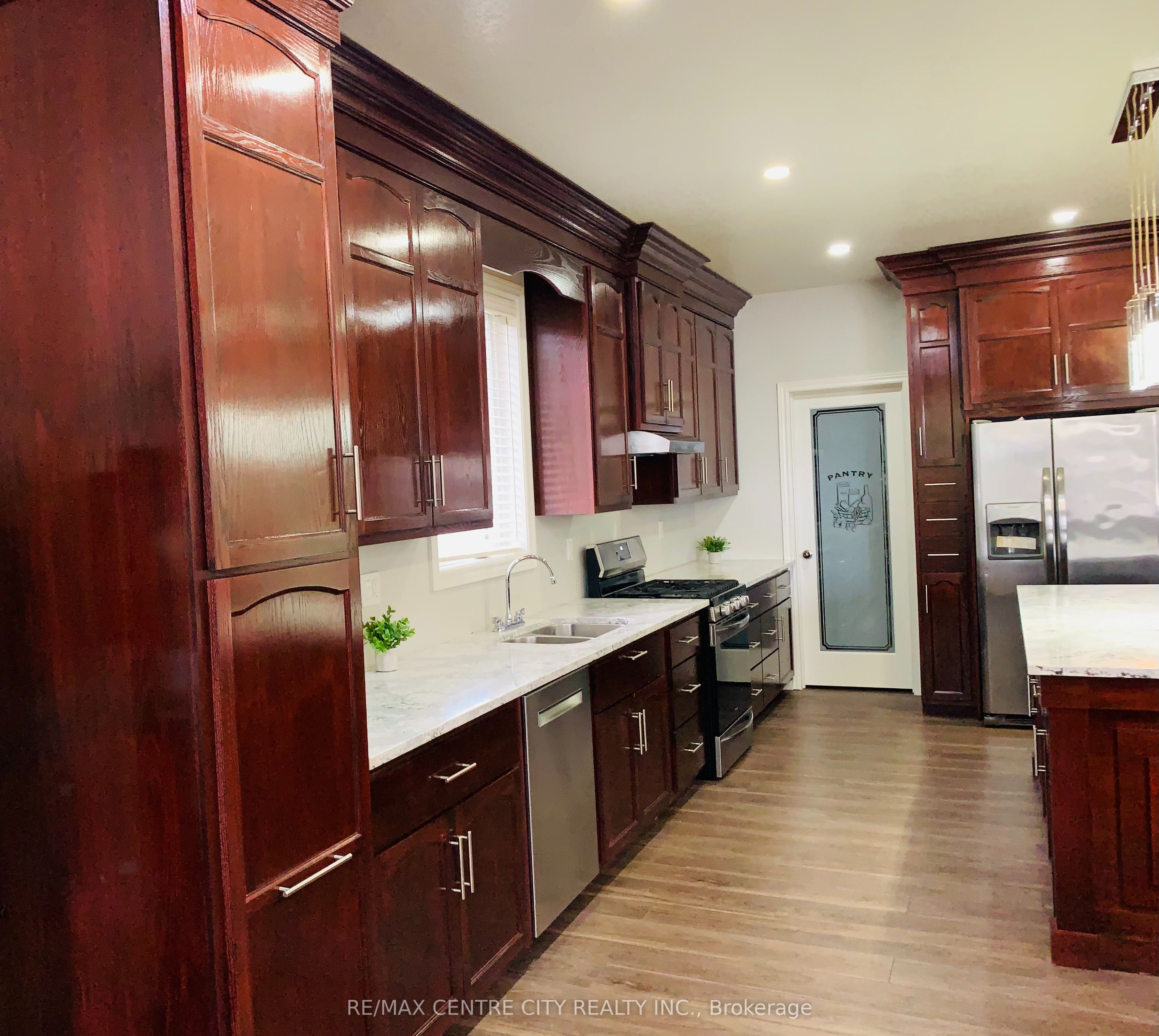 520 Fairground Road Property Photo 8