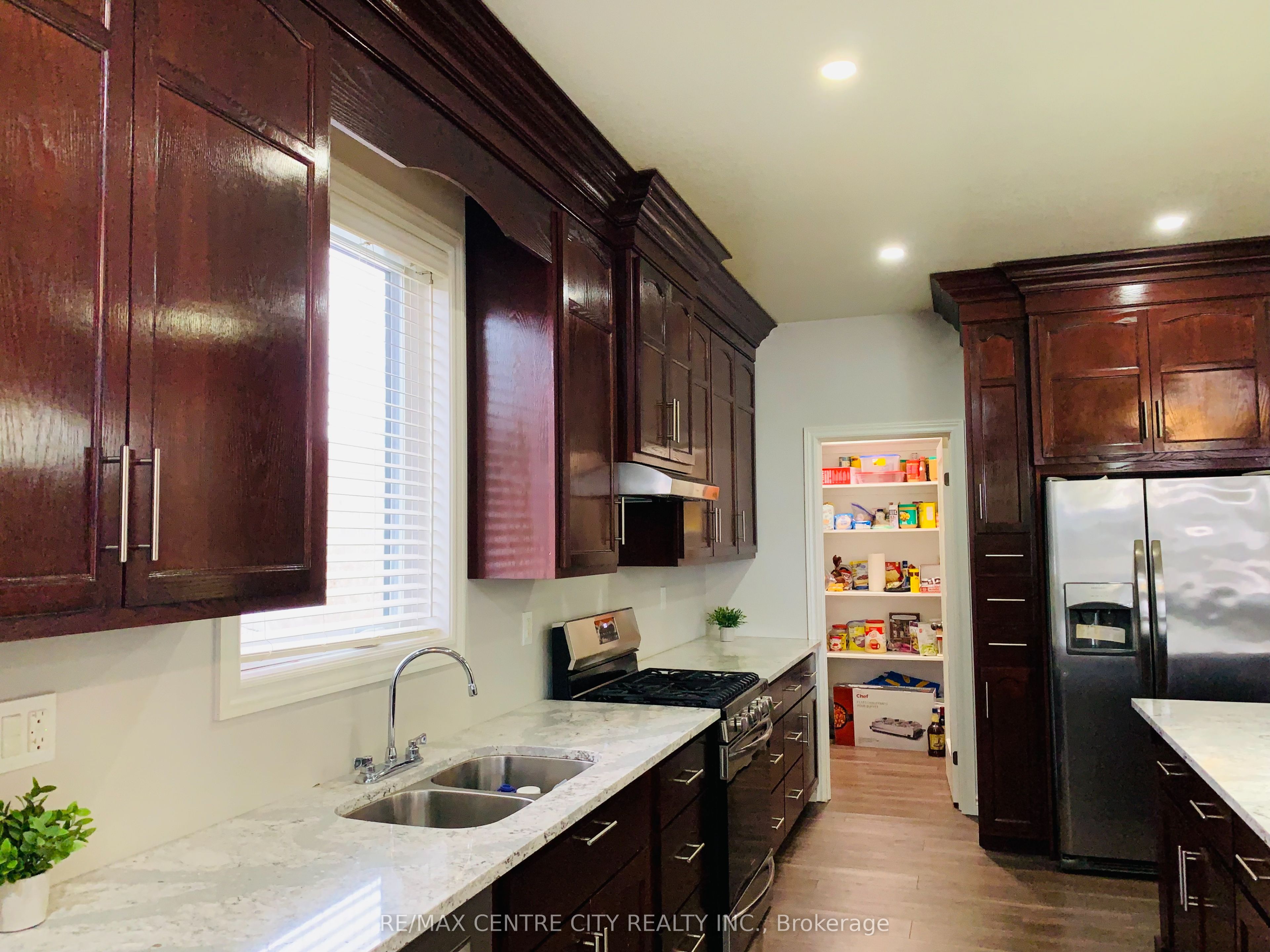 520 Fairground Road Property Photo 9