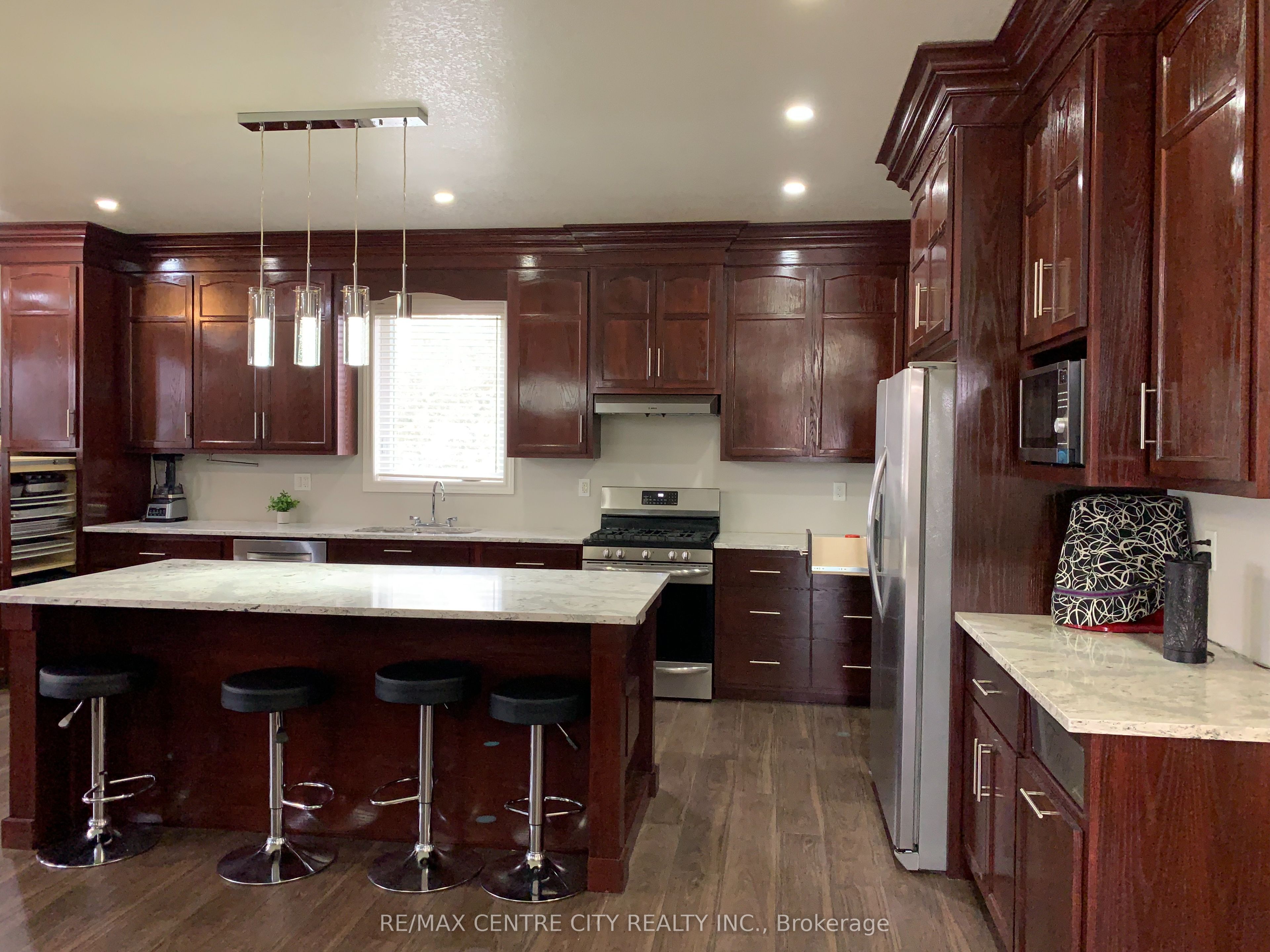 520 Fairground Road Property Photo 11