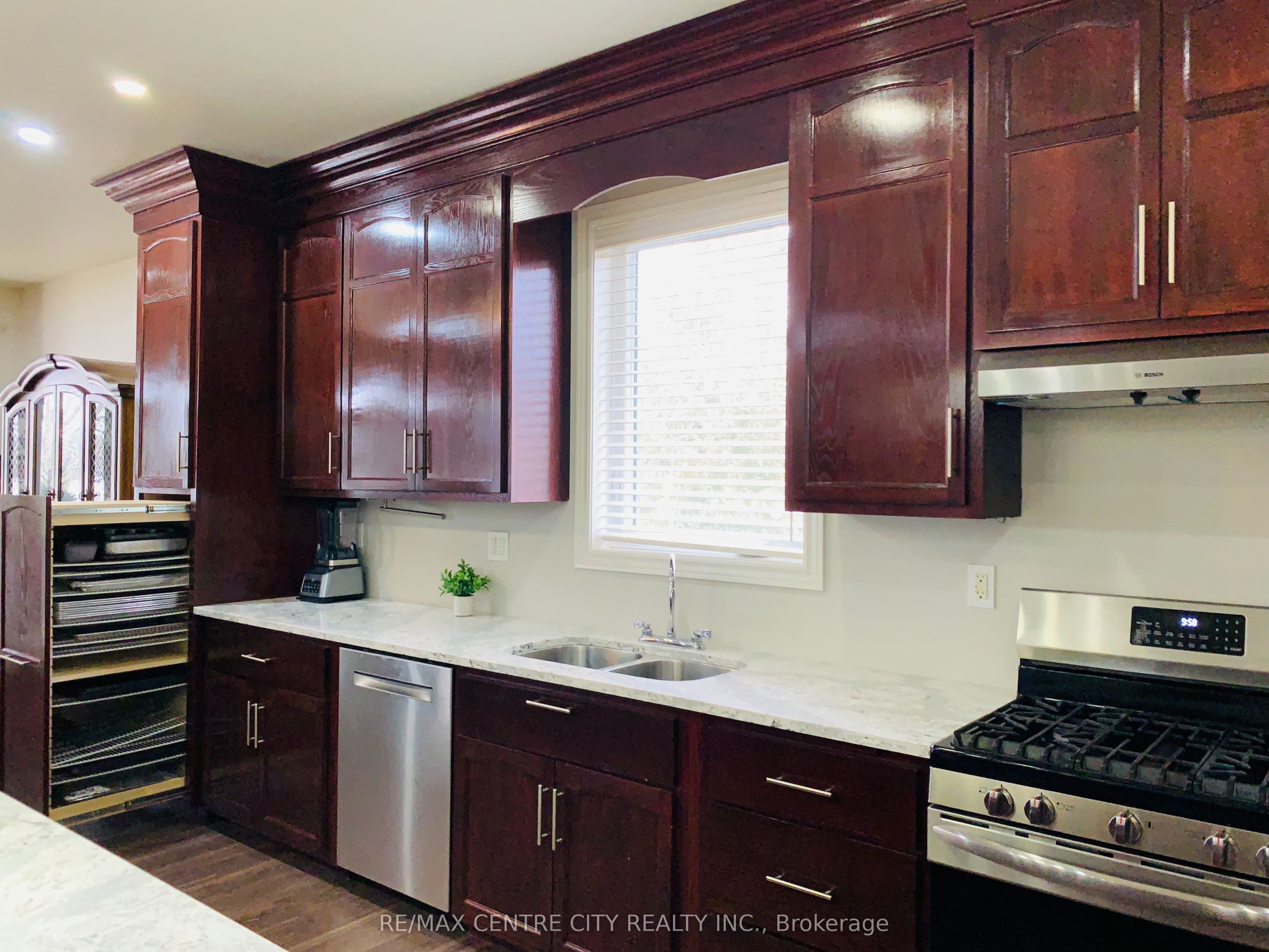 520 Fairground Road Property Photo 12