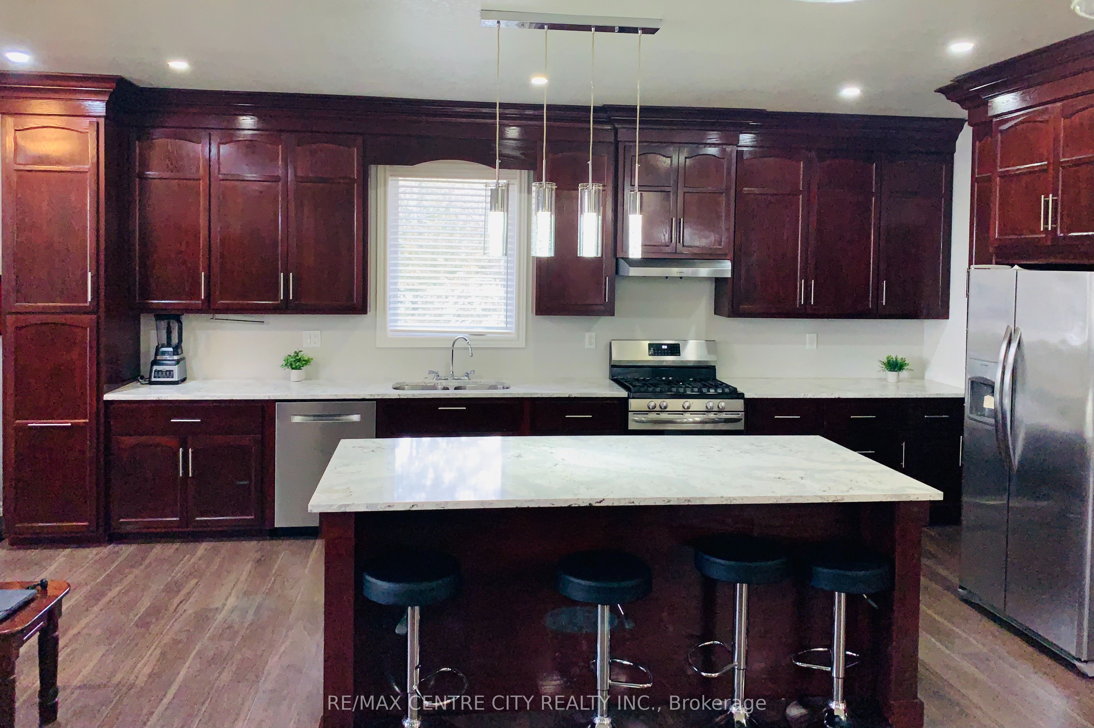 520 Fairground Road Property Photo 13