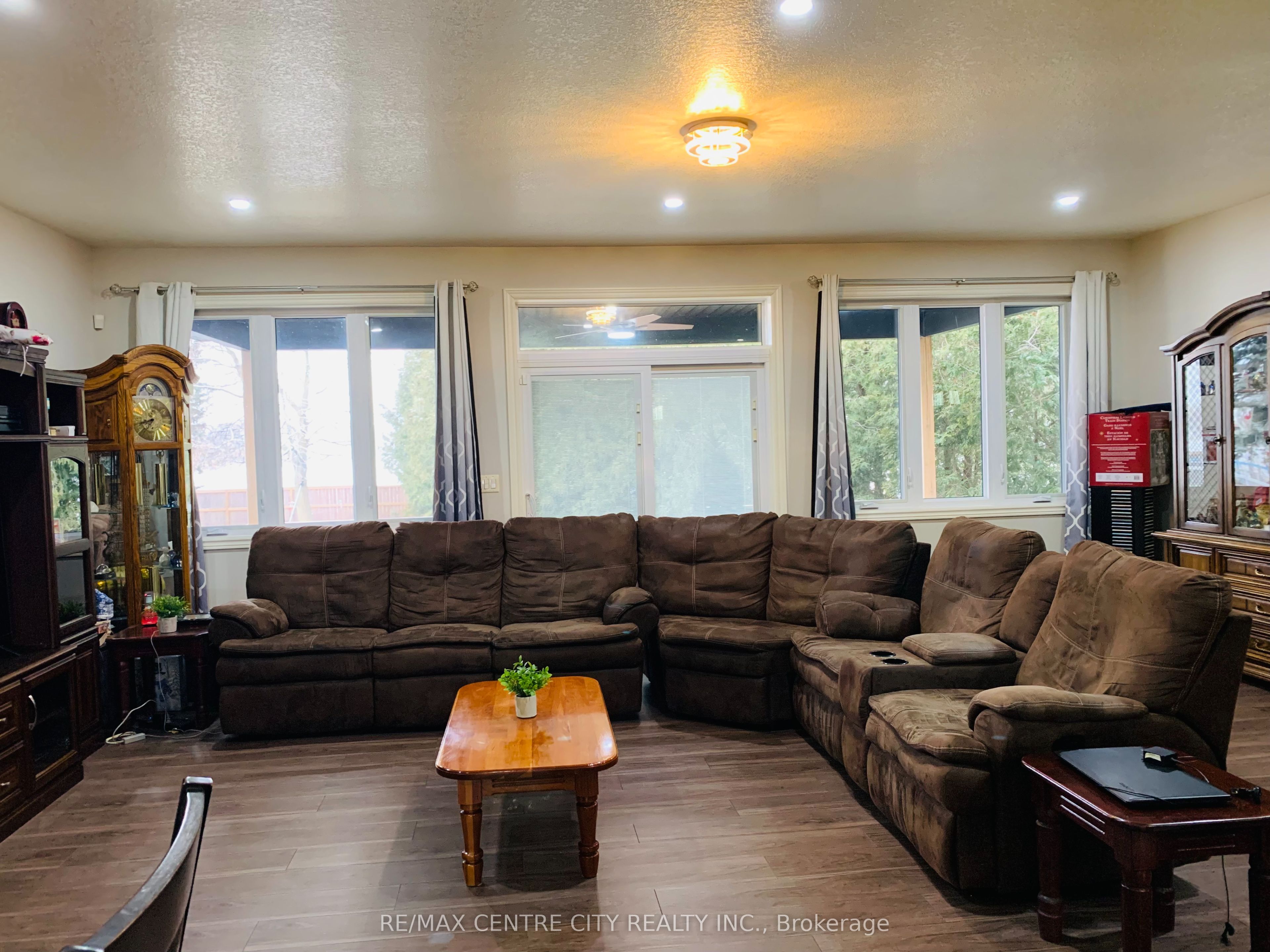 520 Fairground Road Property Photo 17