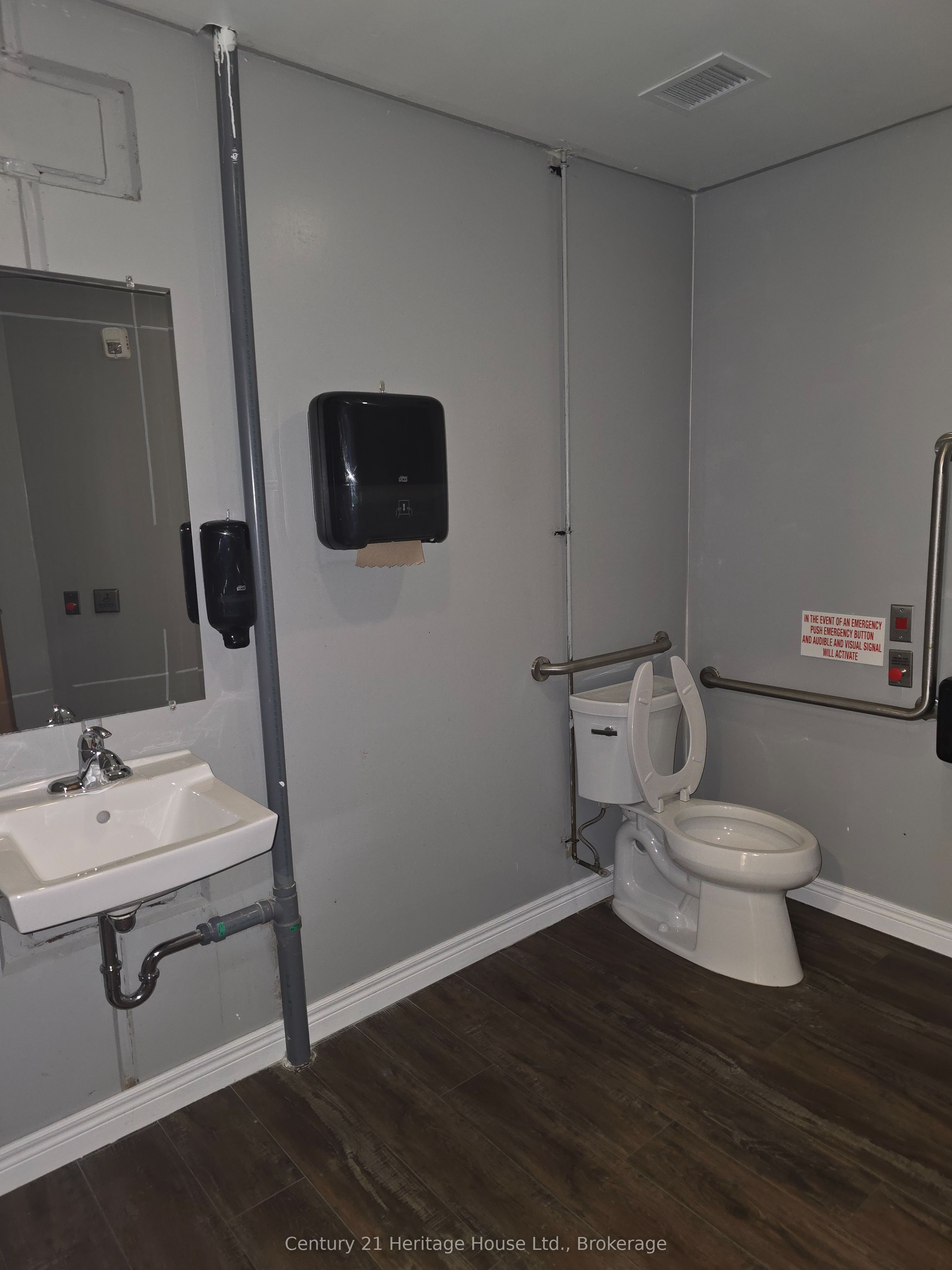 #813 - 130 Columbia Street Property Photo 7