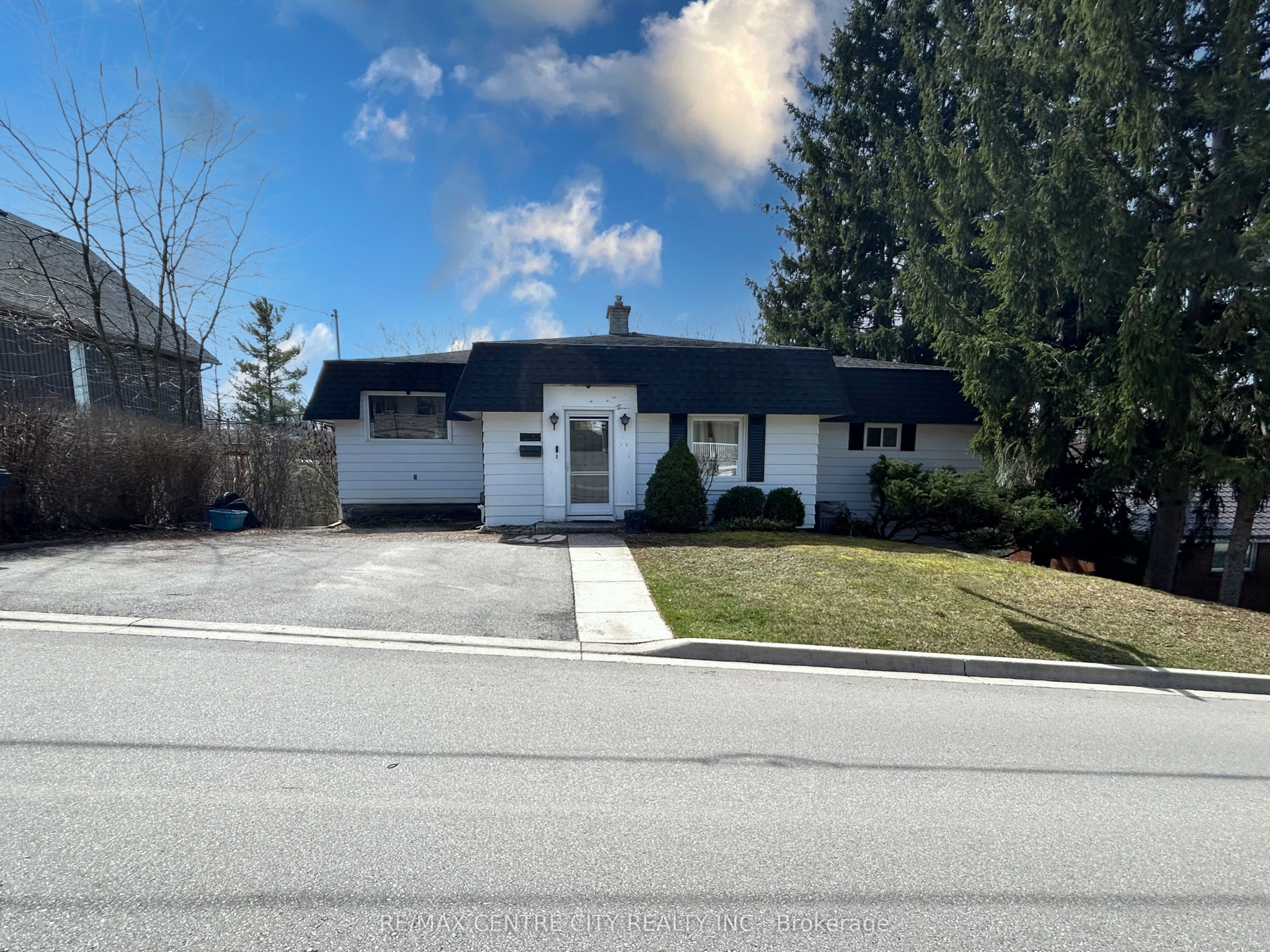 8 Woodland Road Property Photo 1