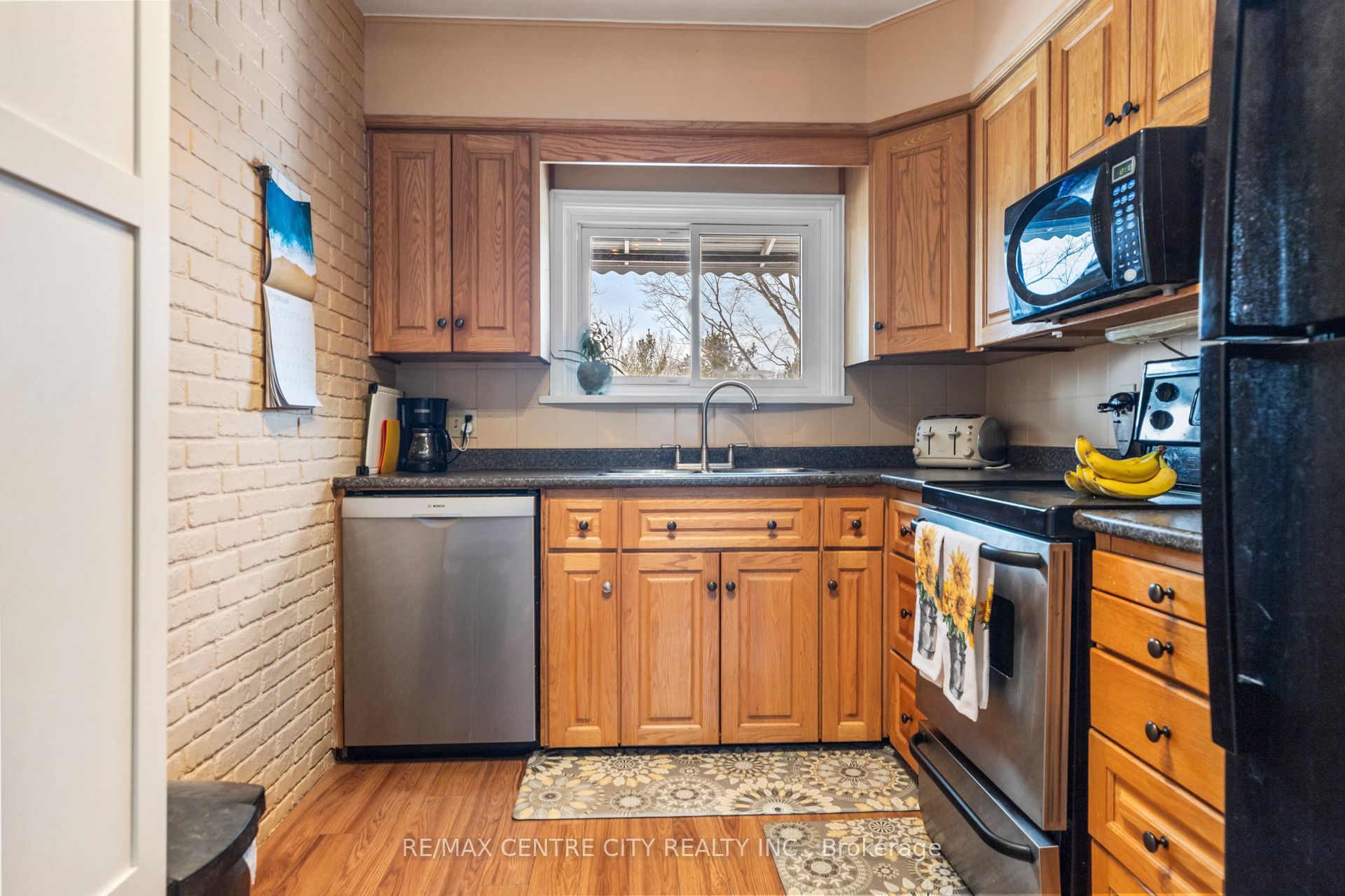 8 Woodland Road Property Photo 5