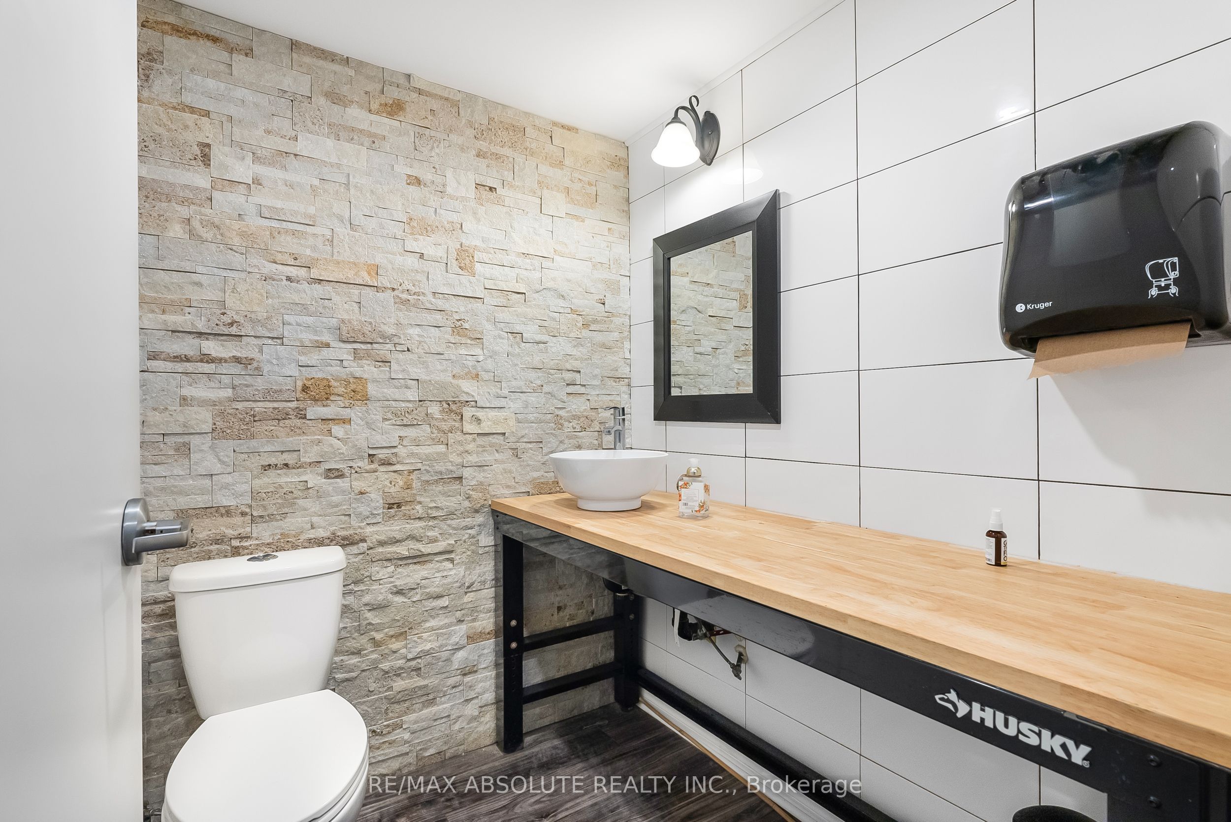 14 Spencer Street Property Photo 11