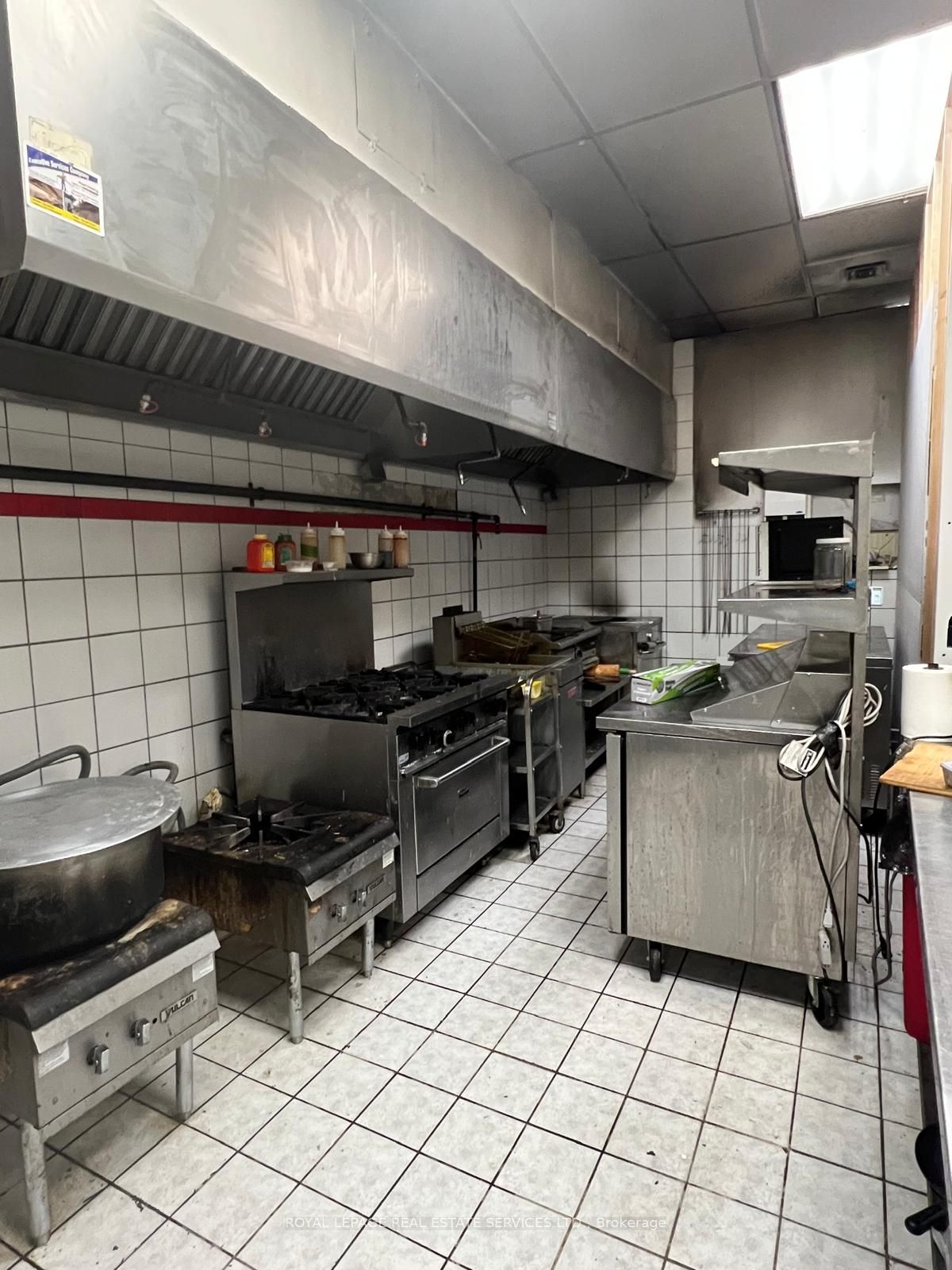#2 - 1775 Ernest Avenue Property Photo 8