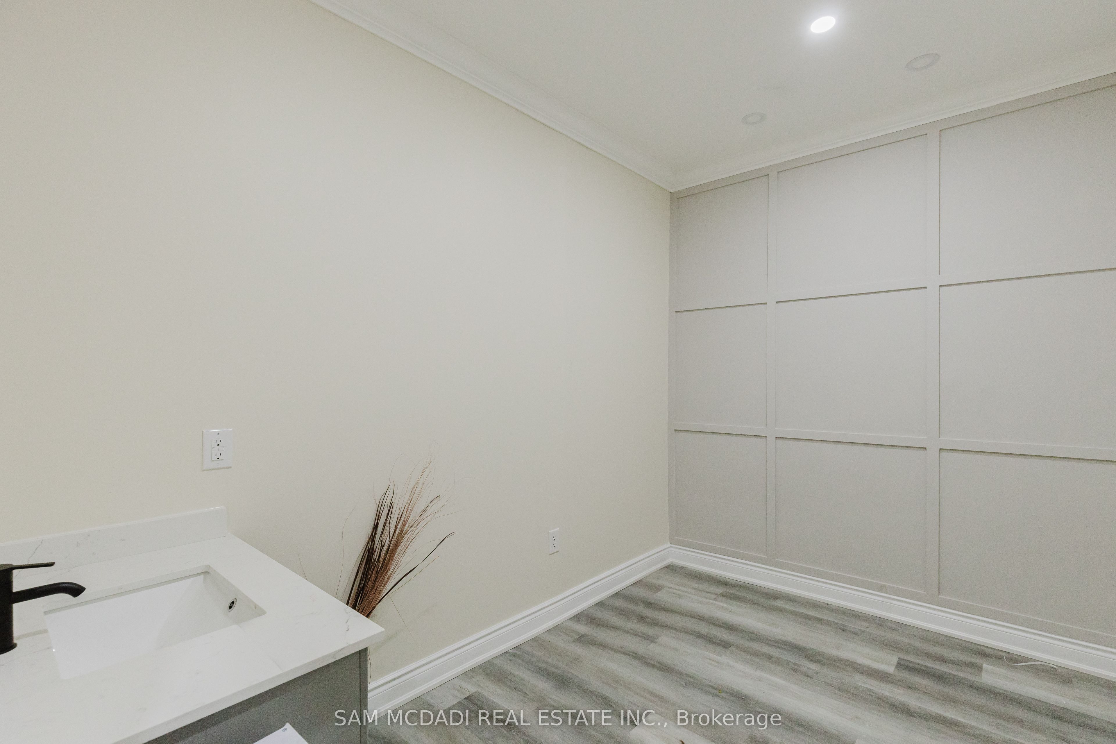 #single Office - 728 Main Street Property Photo 14