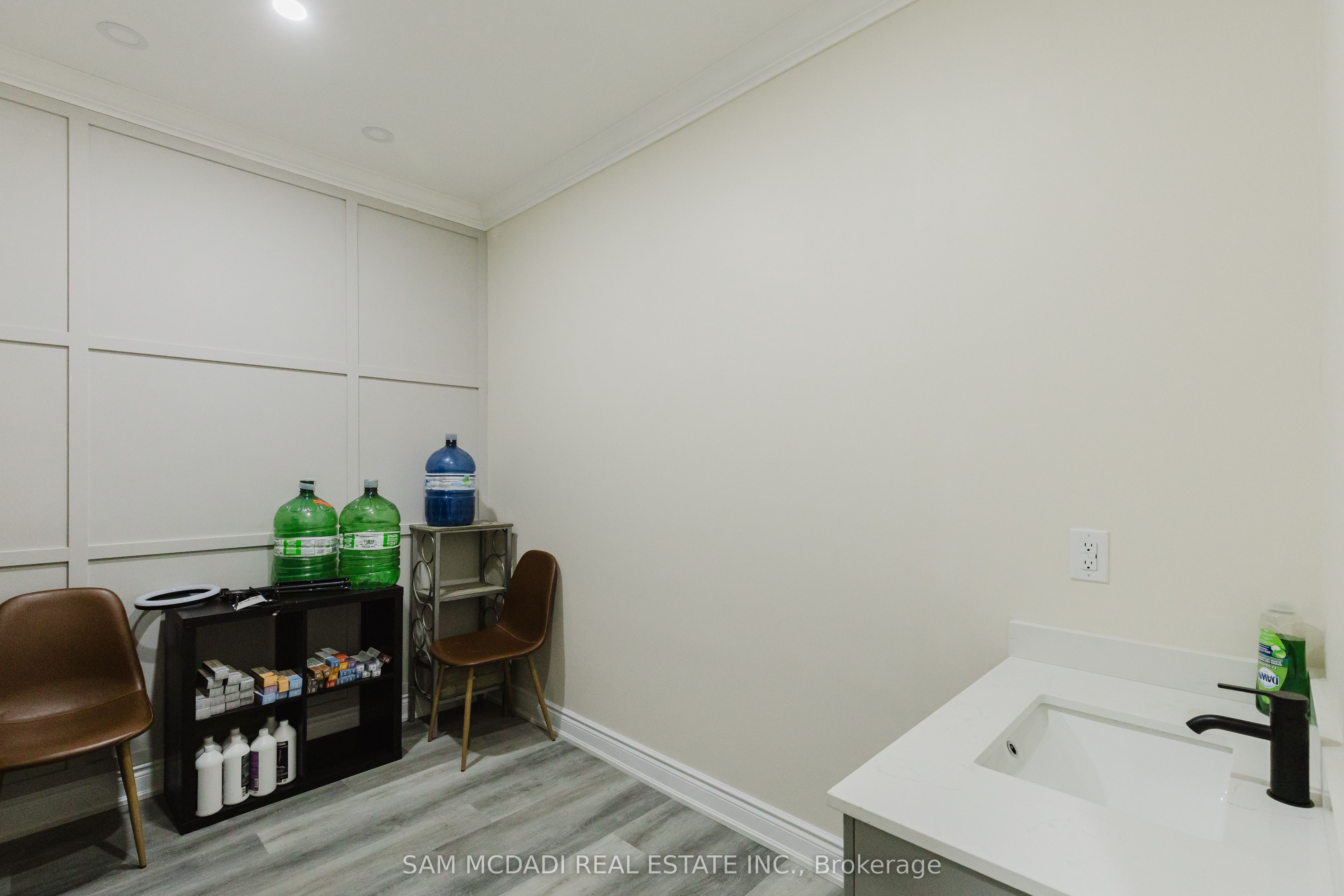 #single Office - 728 Main Street Property Photo 16