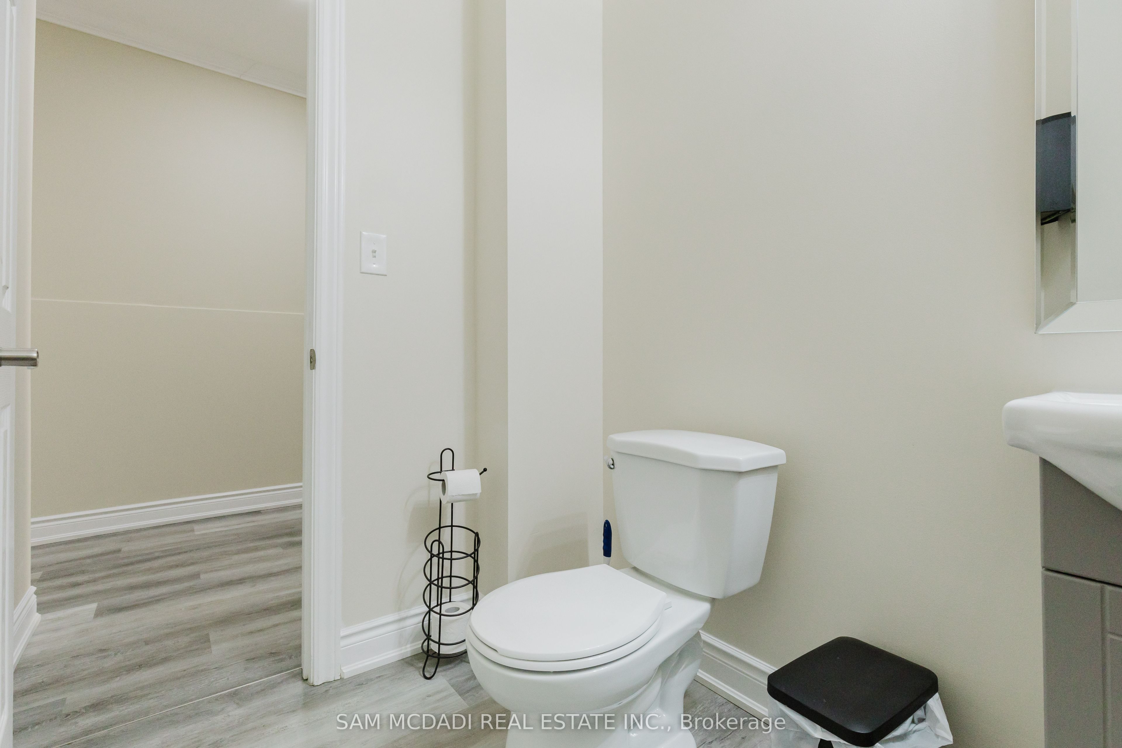 #single Office - 728 Main Street Property Photo 20