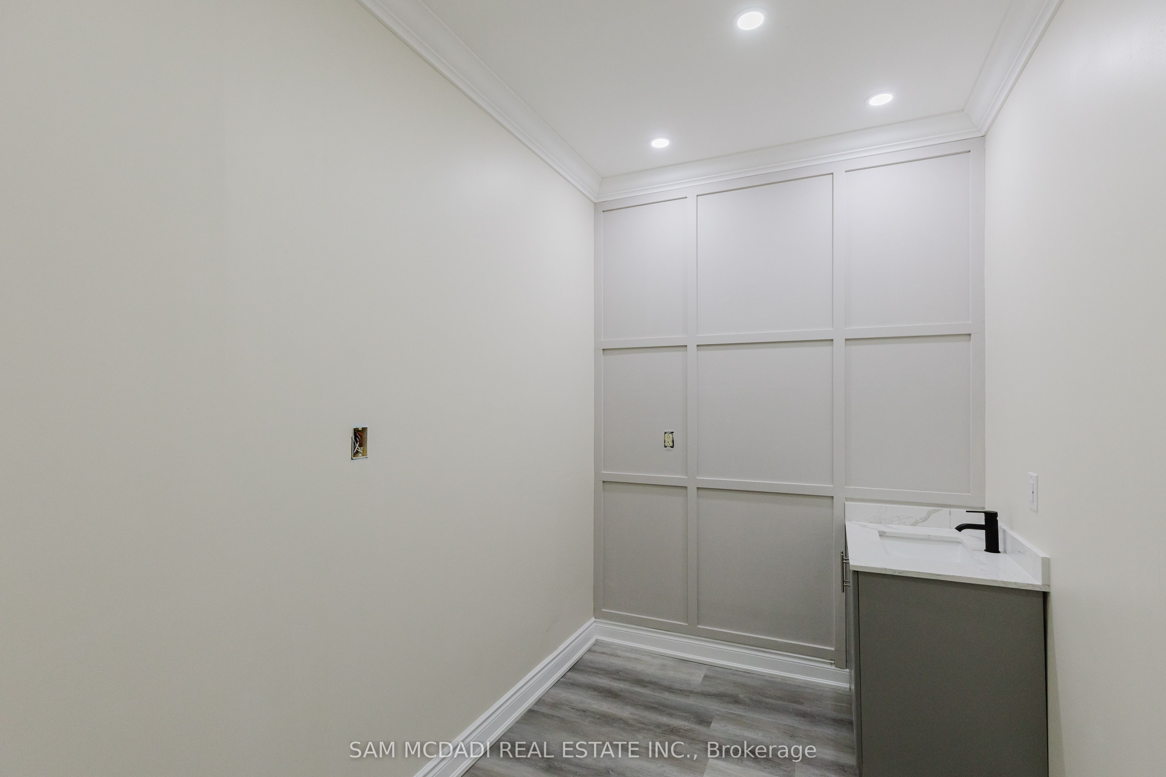 #single Office - 728 Main Street Property Photo 22