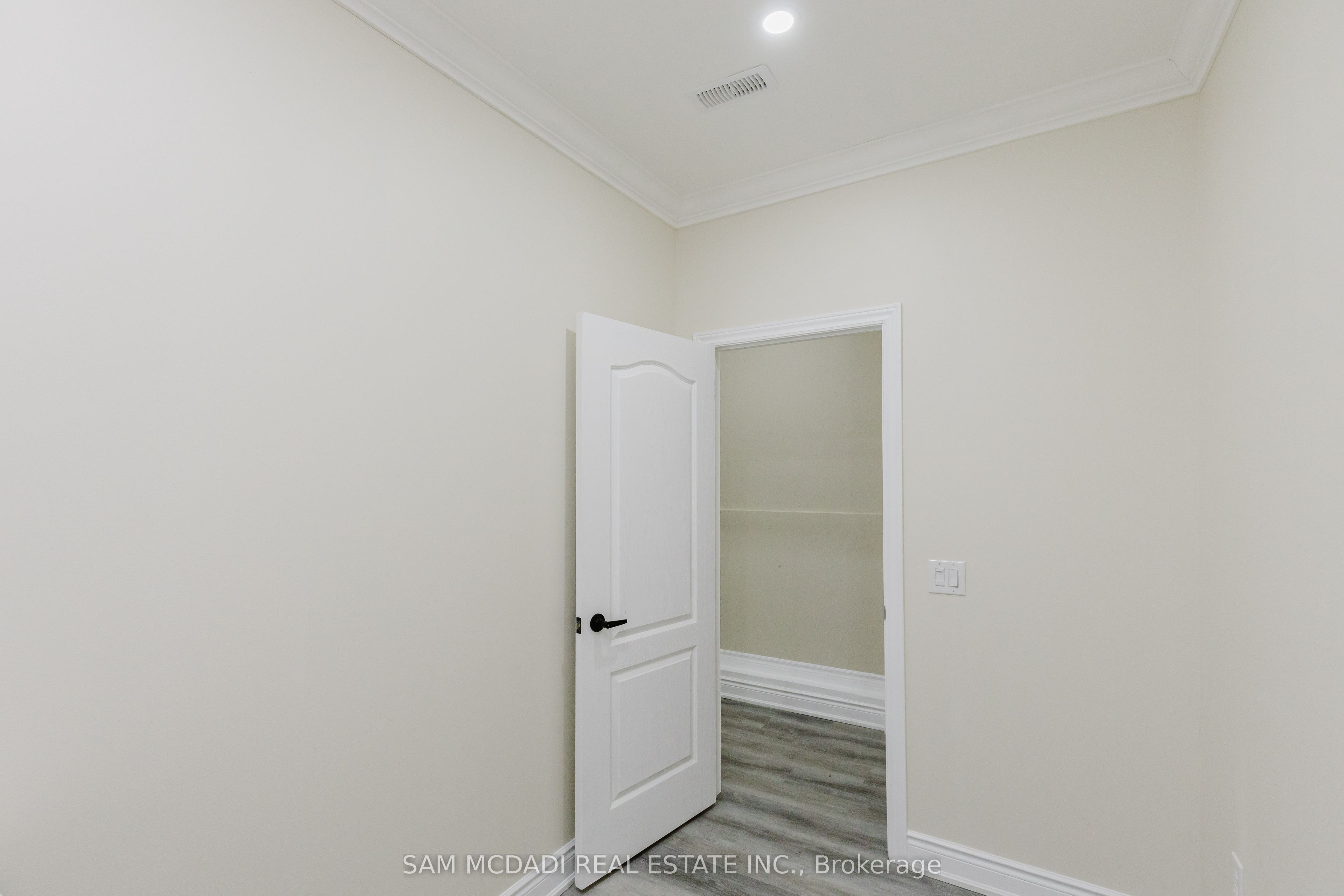 #single Office - 728 Main Street Property Photo 23