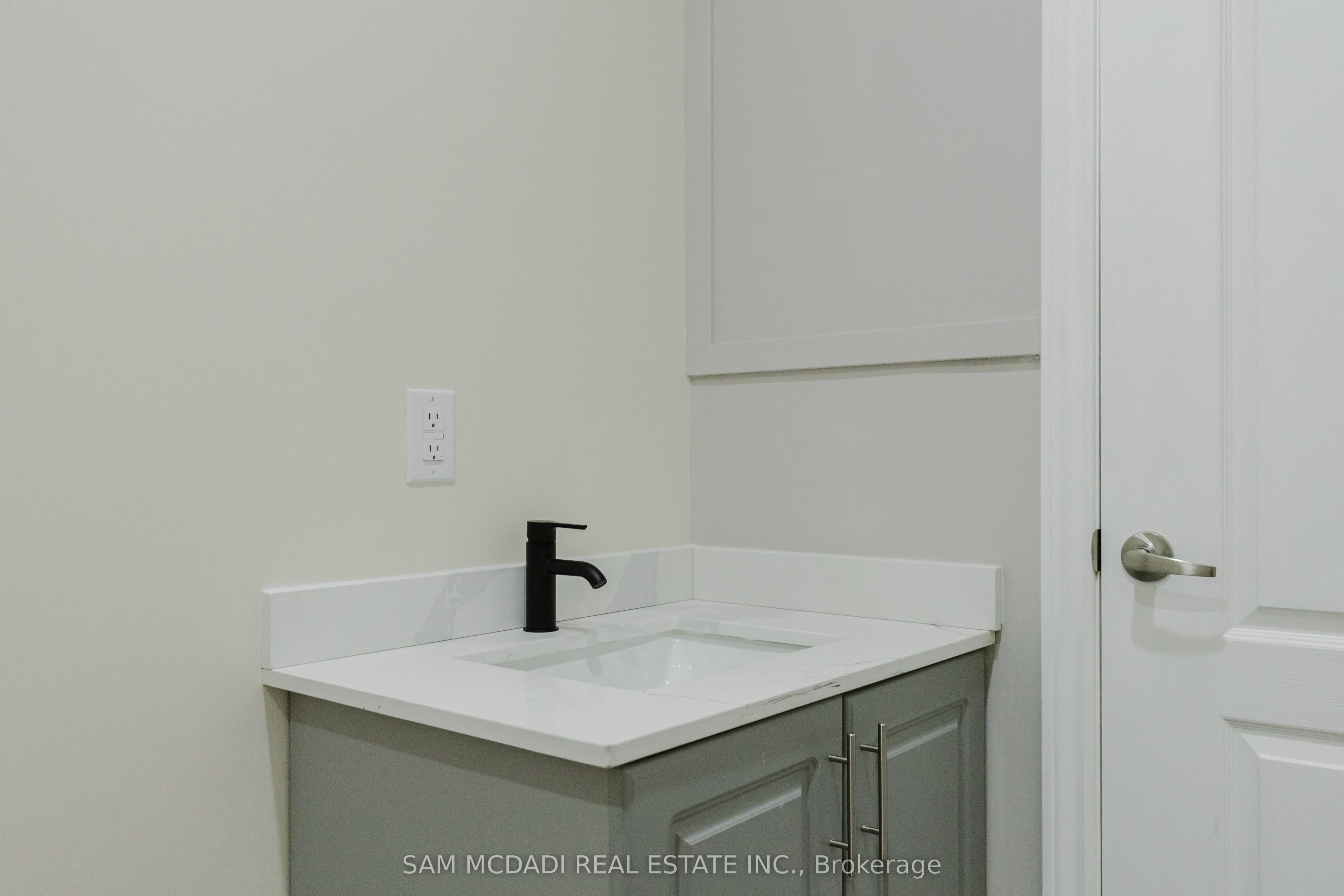 #single Office - 728 Main Street Property Photo 27