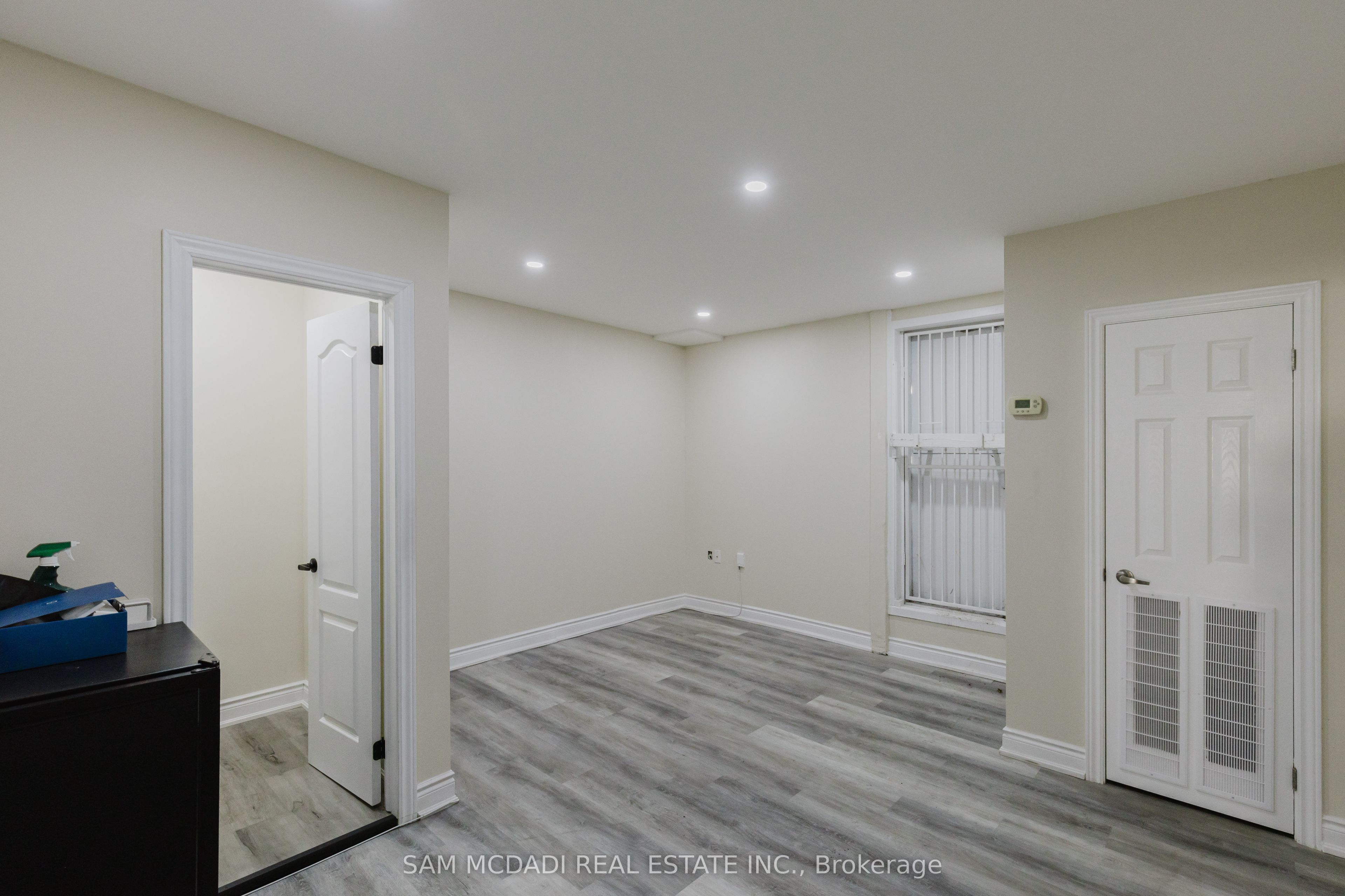 #single Office - 728 Main Street Property Photo 28