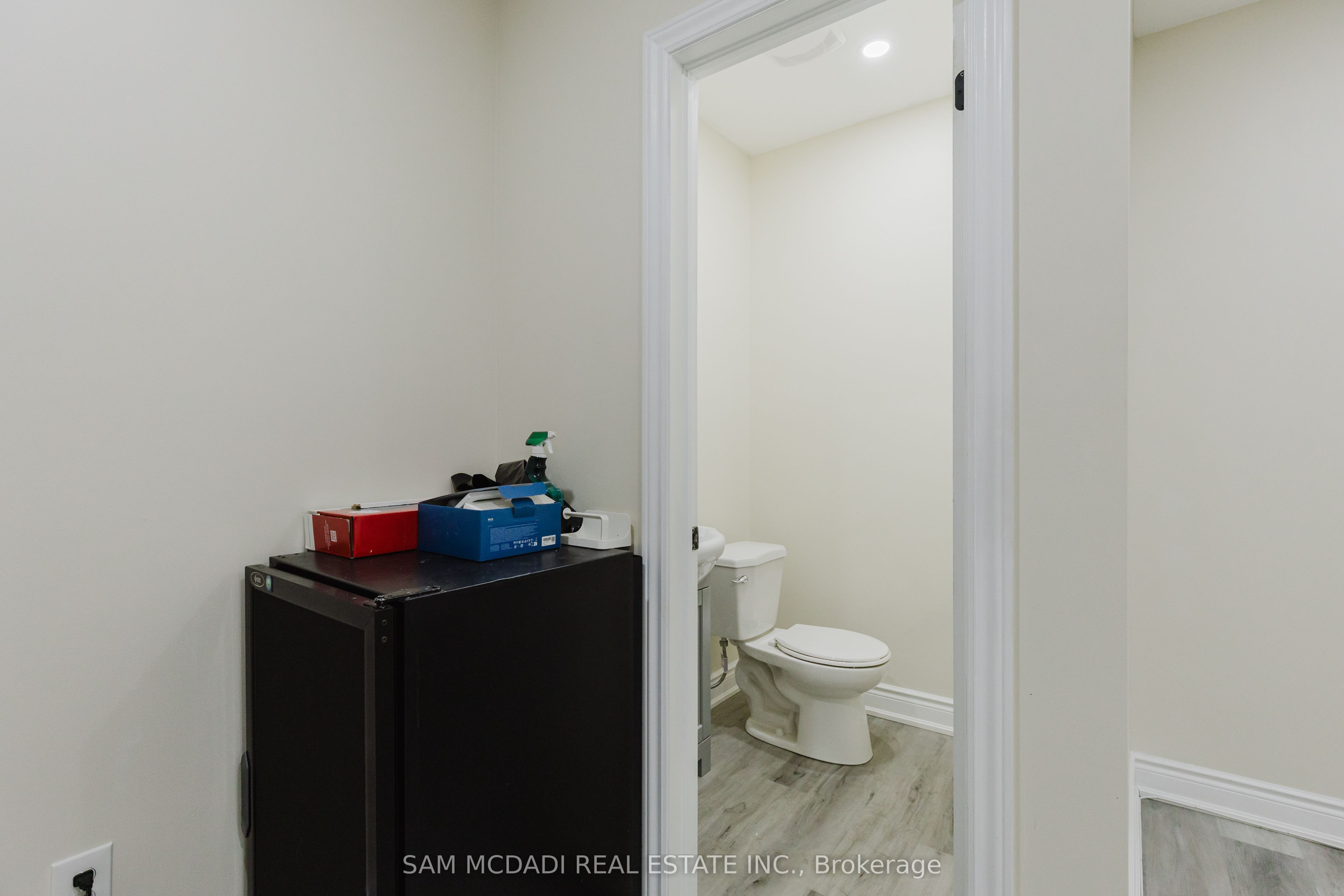 #single Office - 728 Main Street Property Photo 30