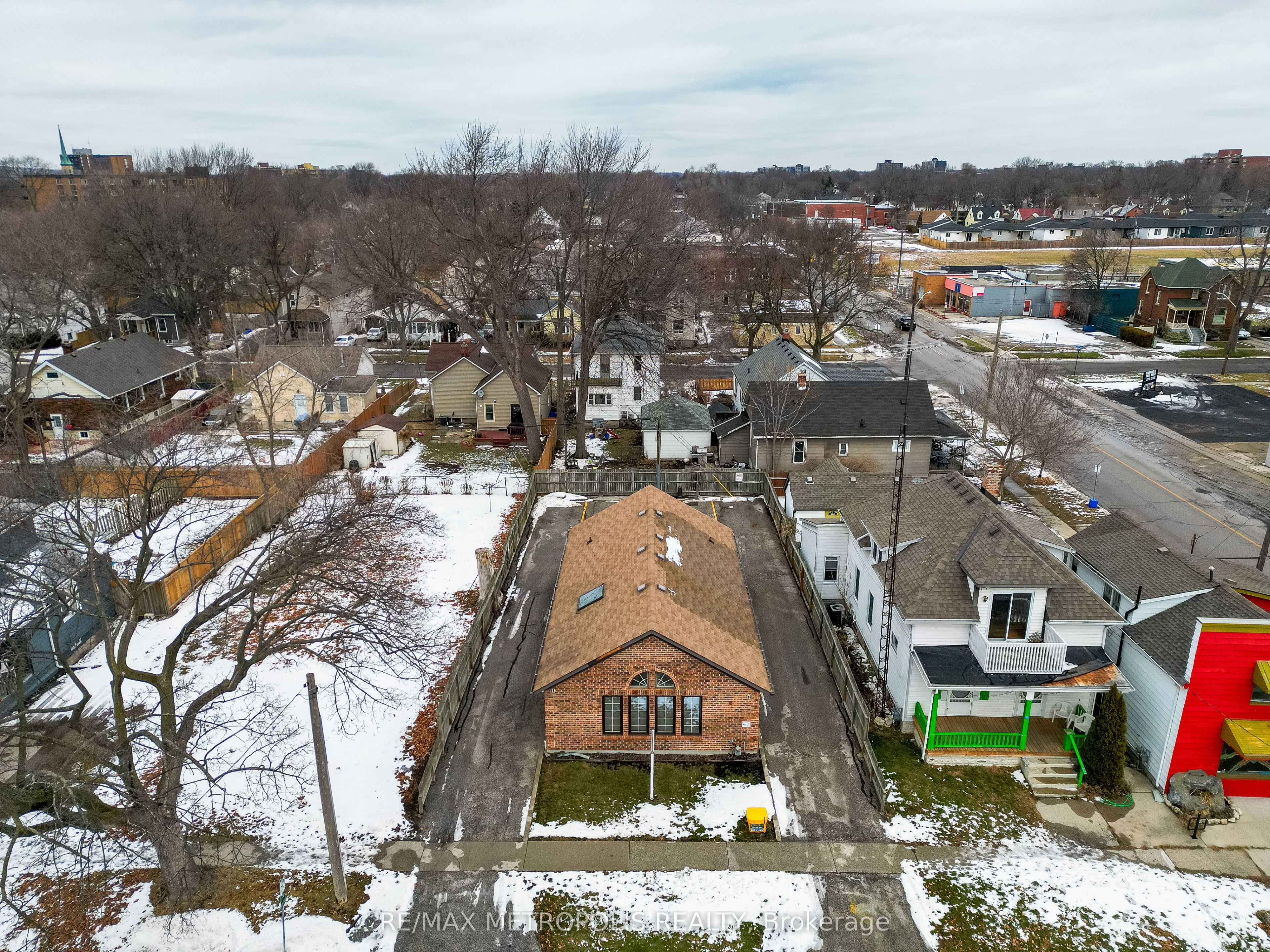 140 Cameron Street Property Photo 27