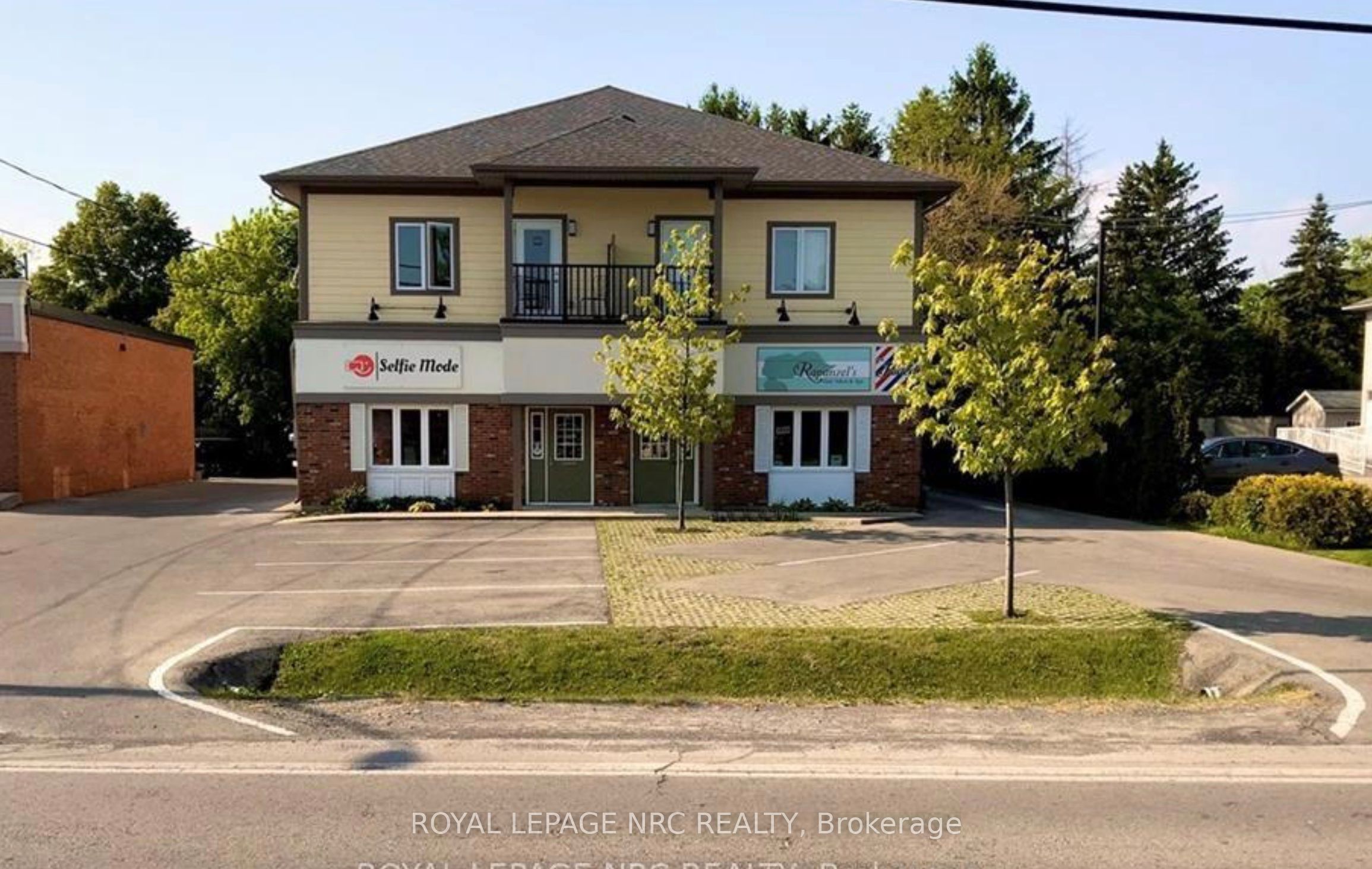 376 Mary St Property Photo 1