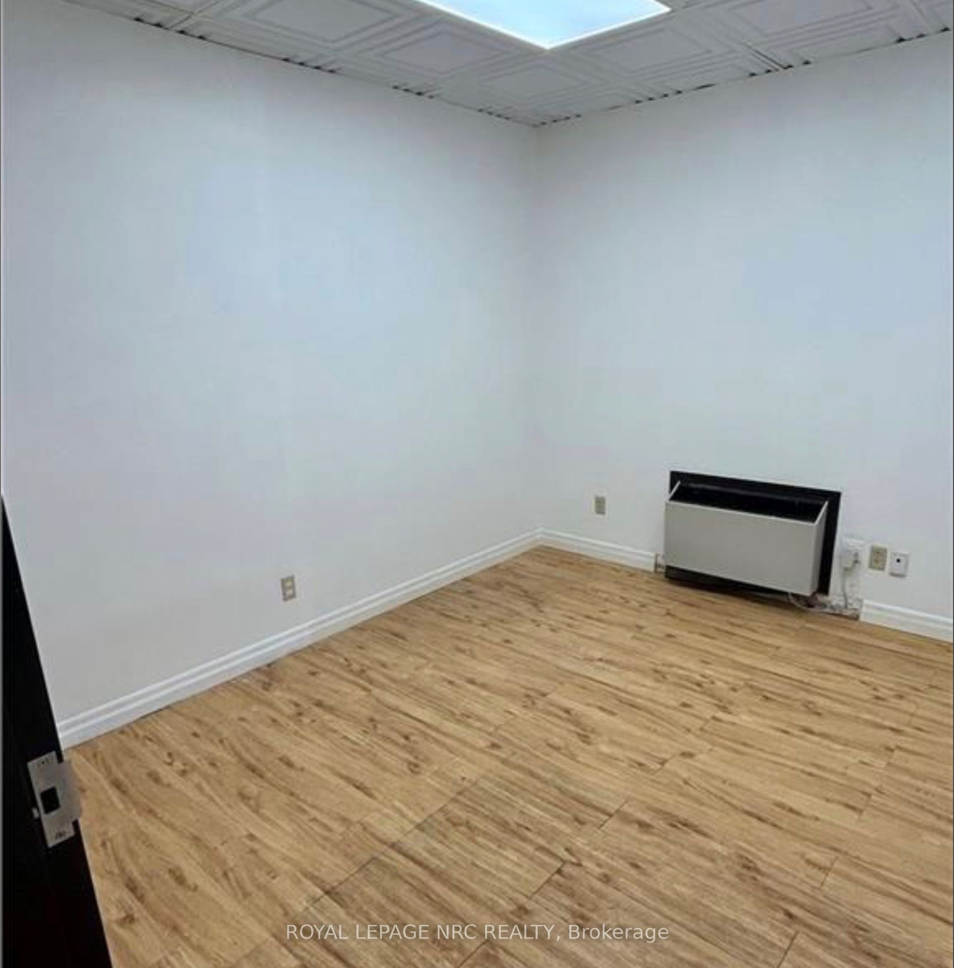 376 Mary St Property Photo 7