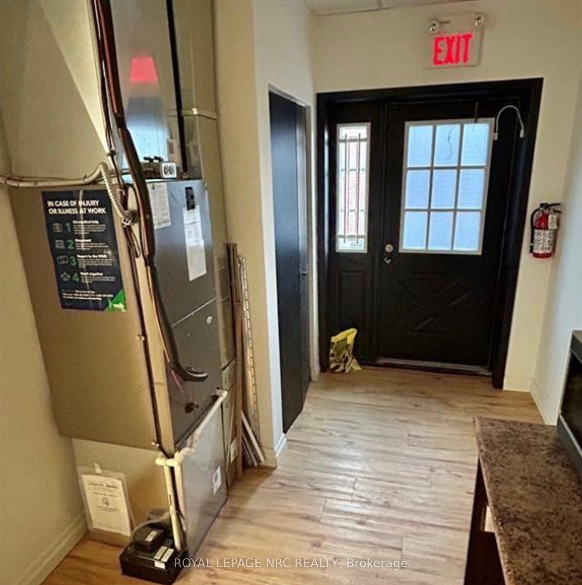376 Mary St Property Photo 10