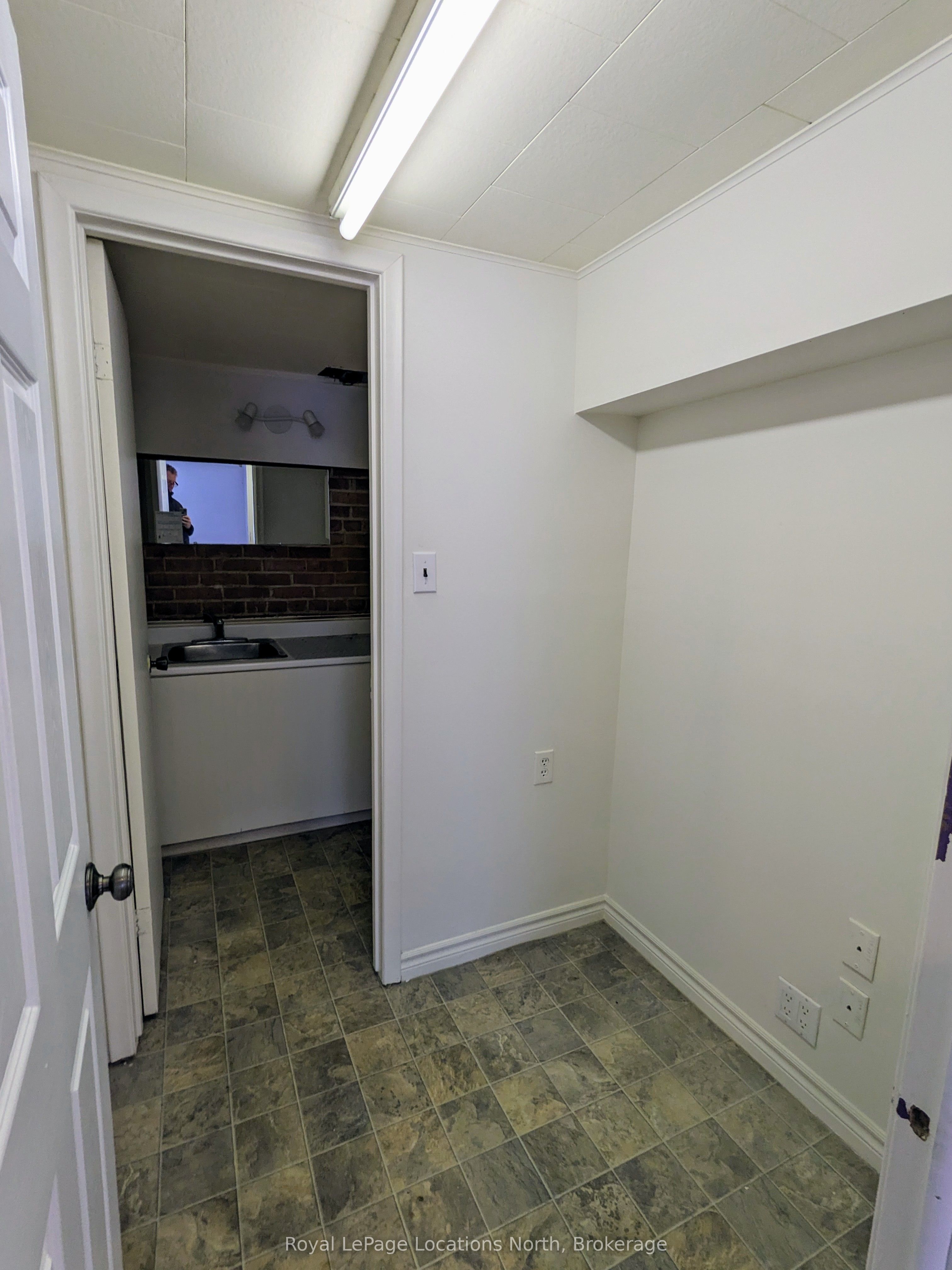 #1 - 164 Clark Street Property Photo 12