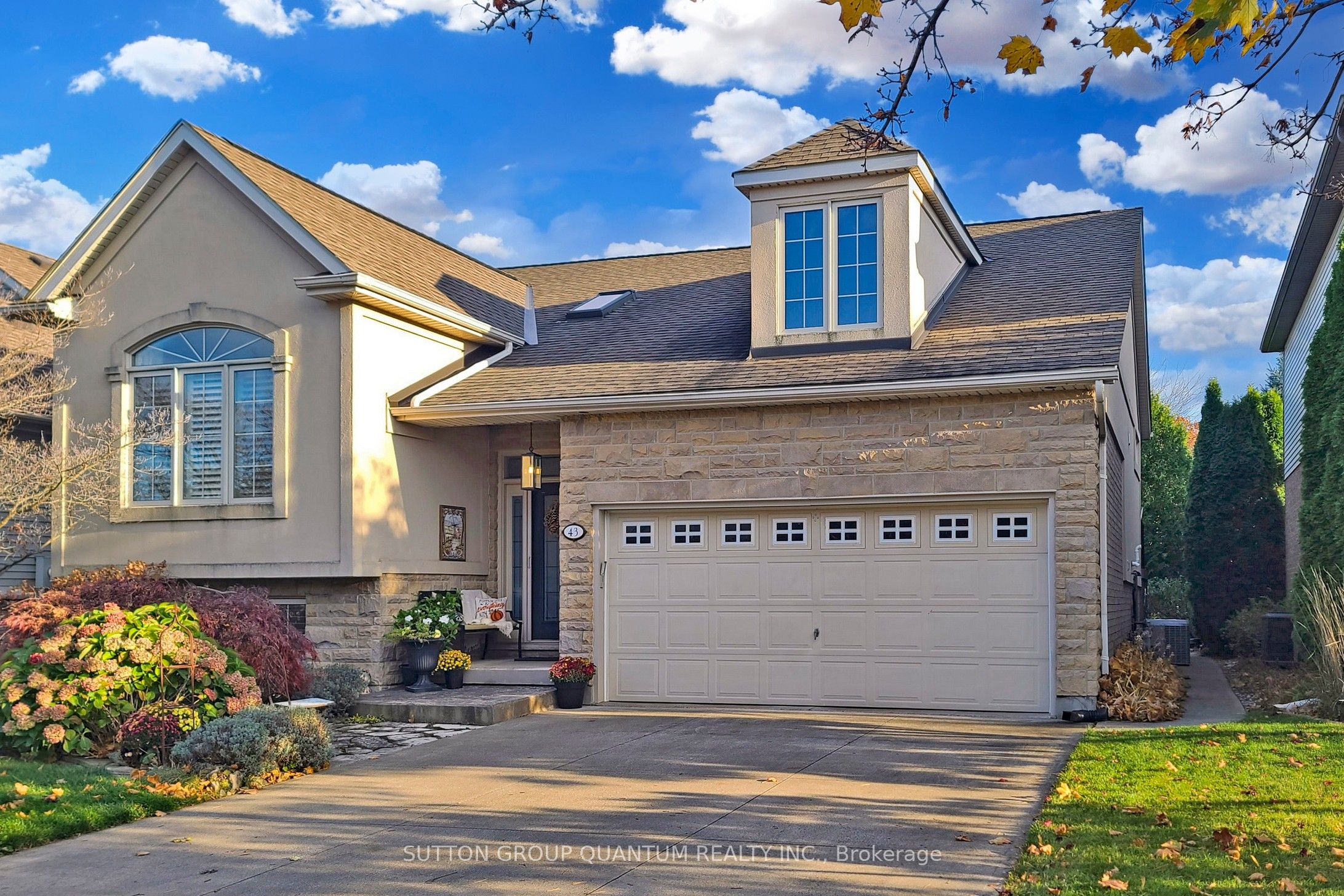 43 Oarsman Crescent Property Photo 2