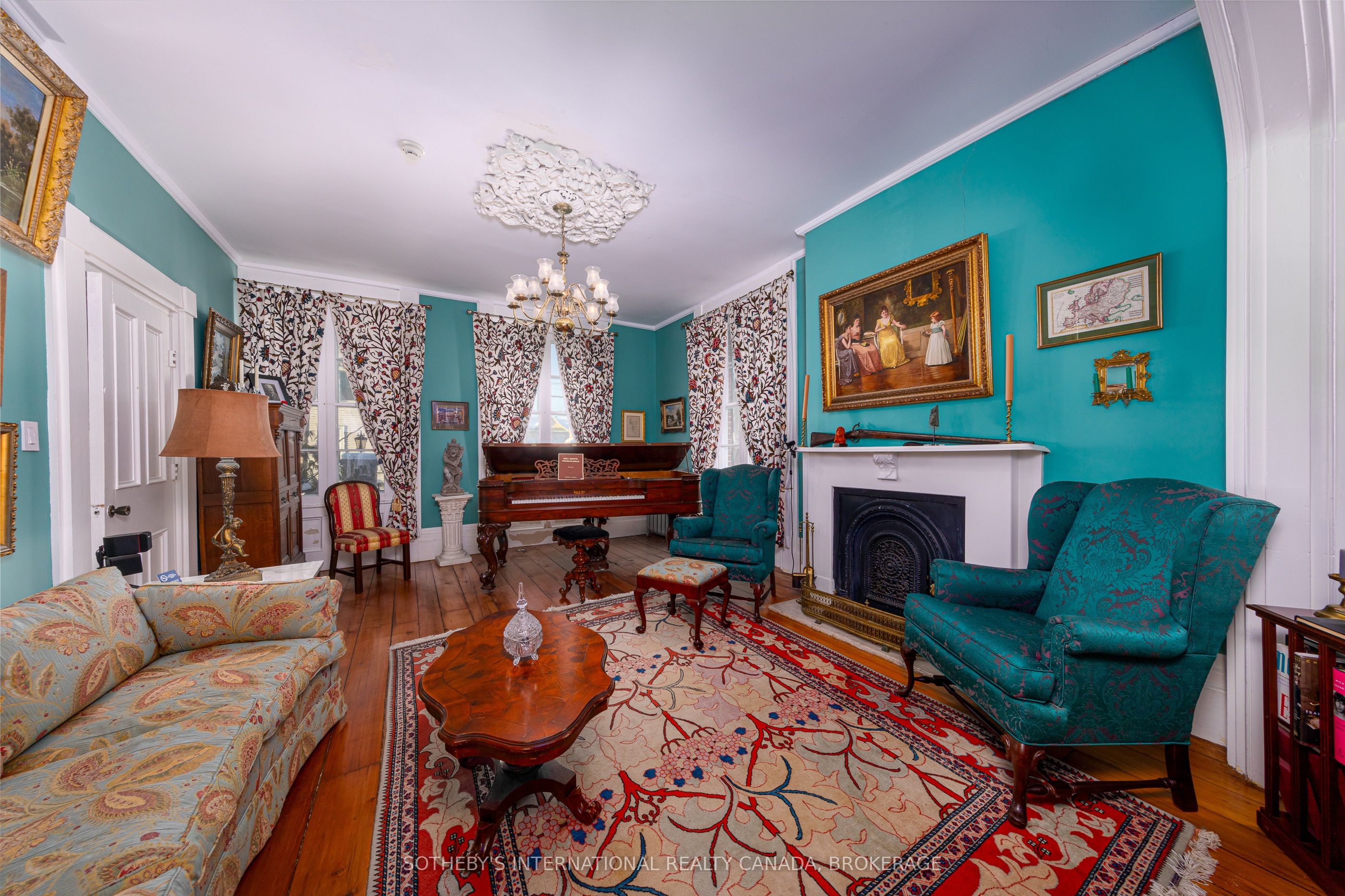 40 First Street W Property Photo 5