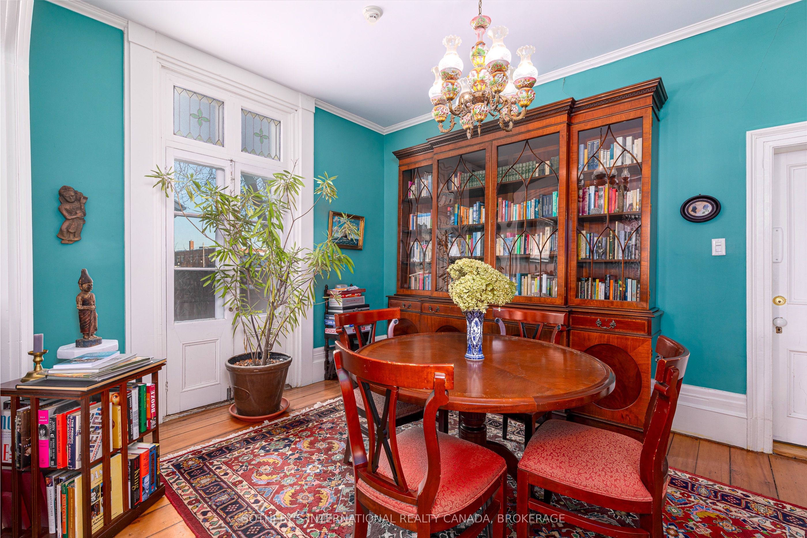 40 First Street W Property Photo 6