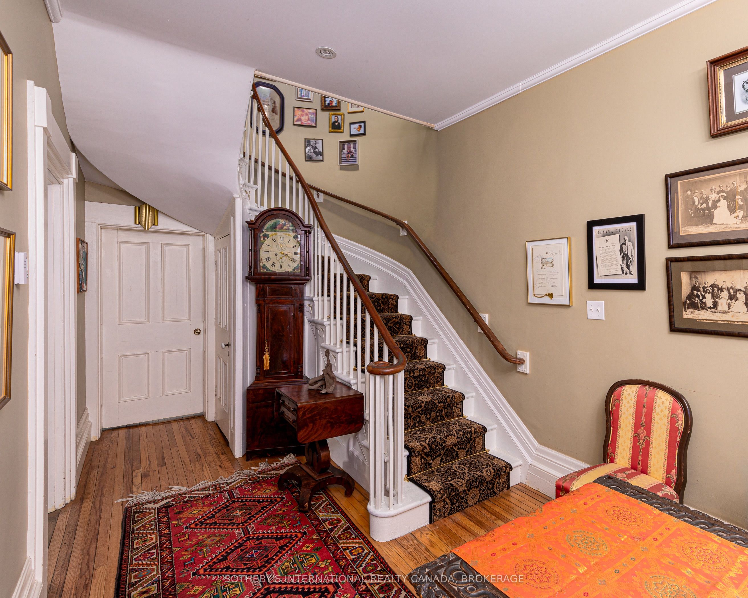 40 First Street W Property Photo 10
