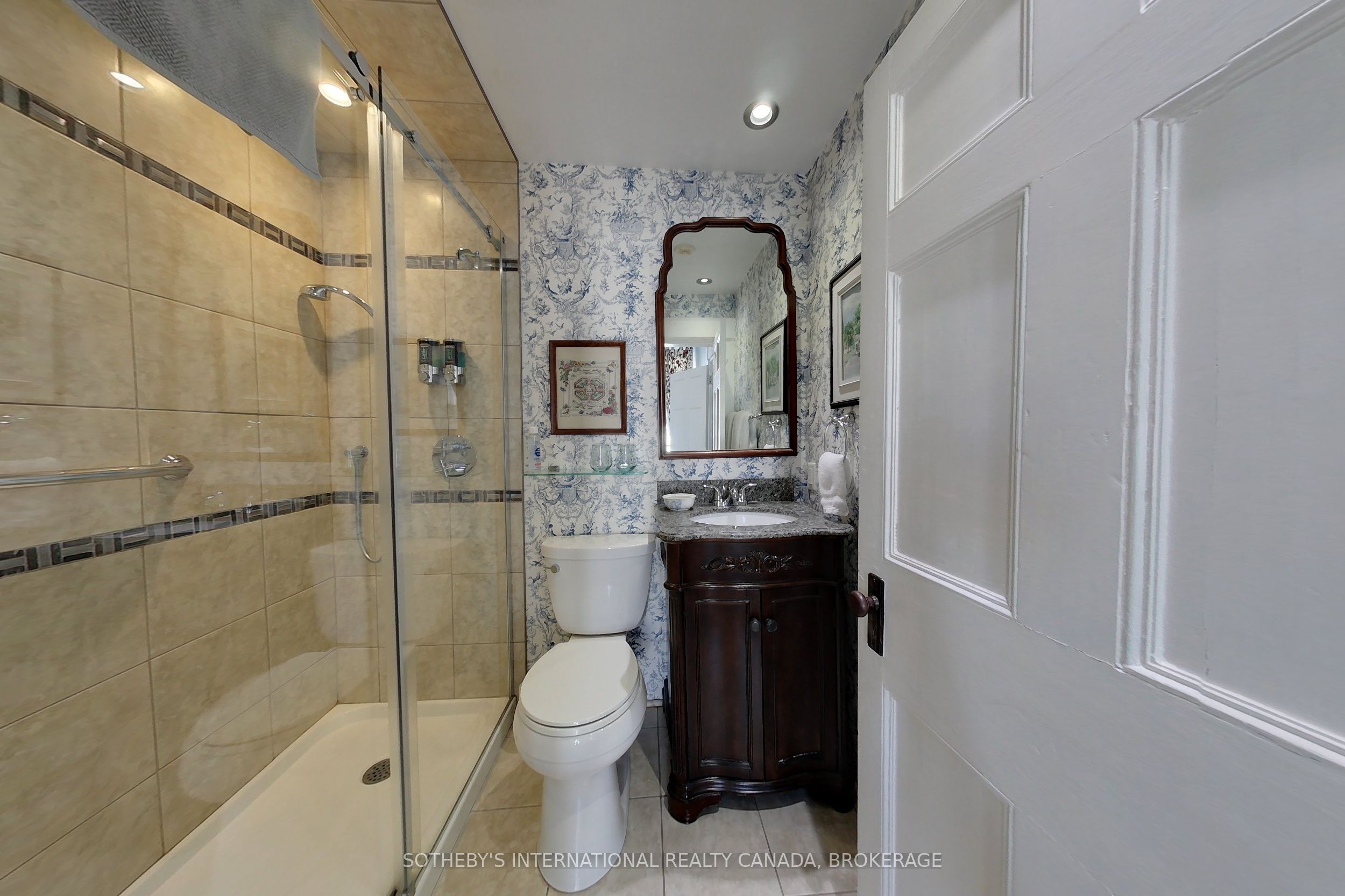 40 First Street W Property Photo 21
