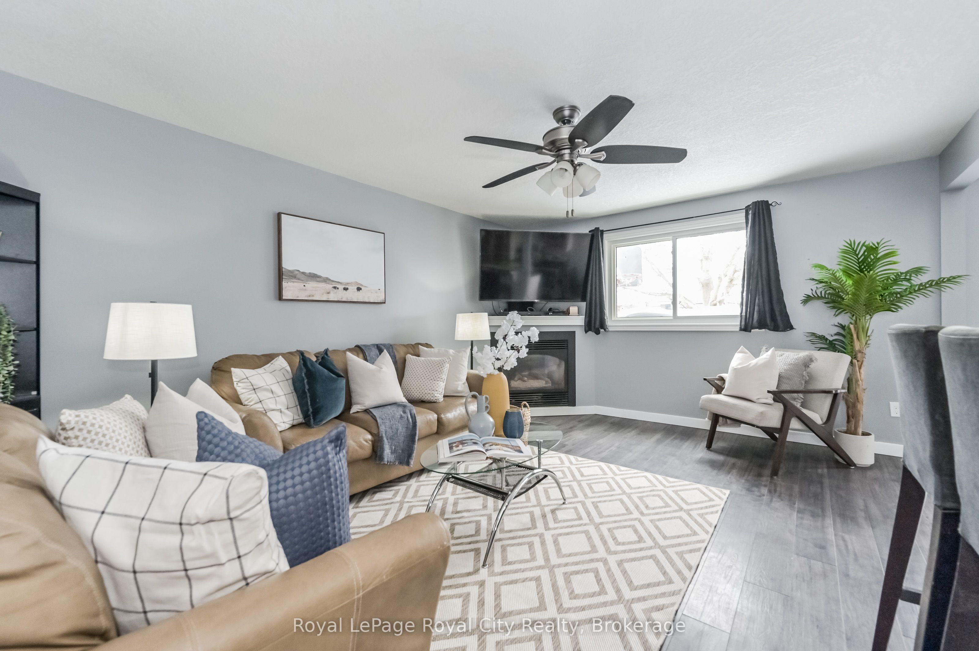 300 Stornoway Dr Property Photo