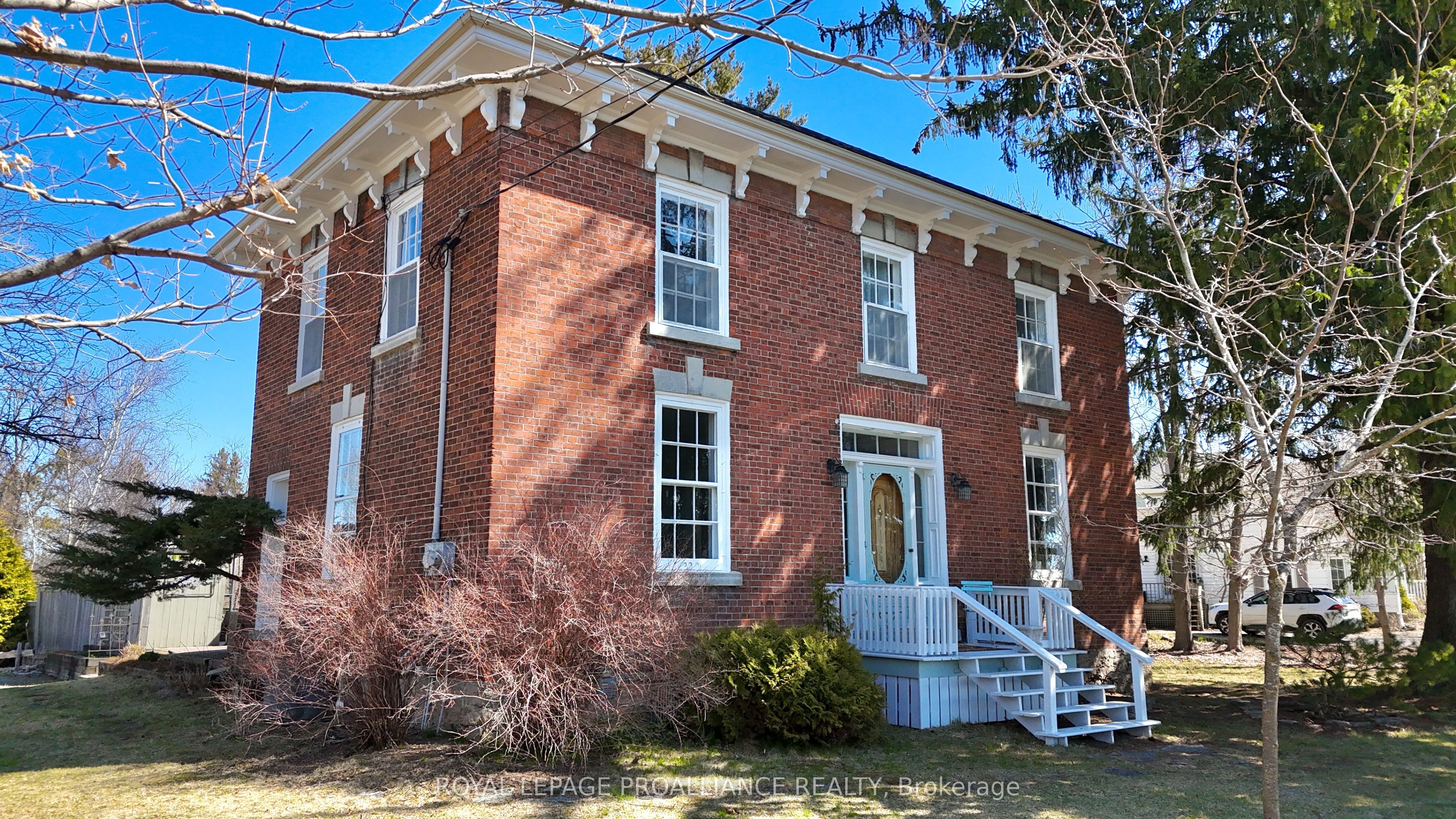 374 Bloomfield Main St Property Photo