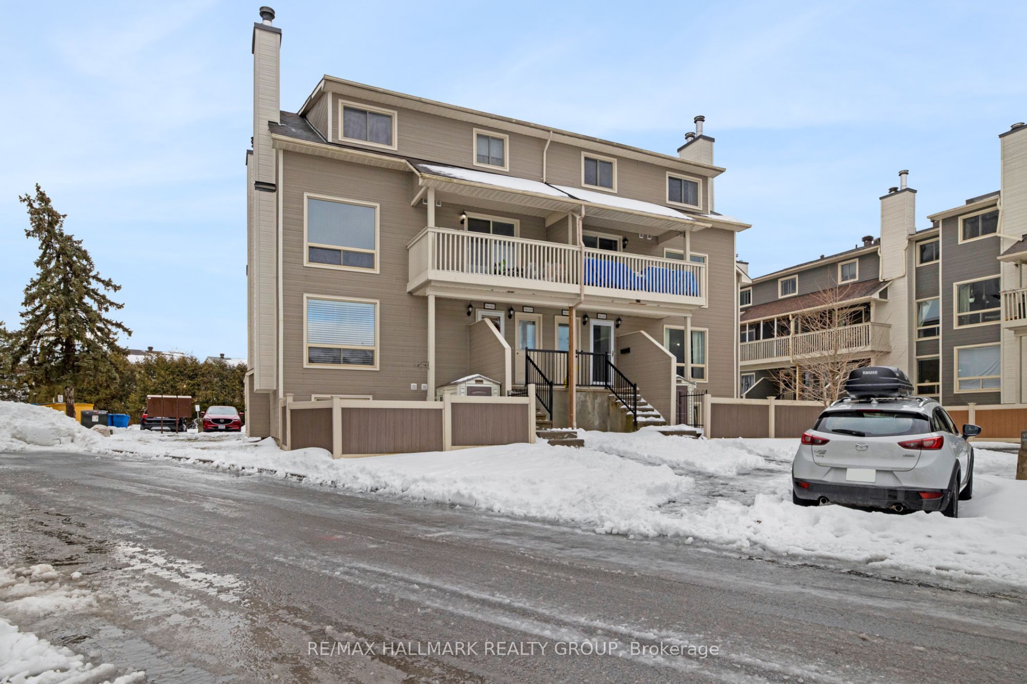786 St-andre Property Photo