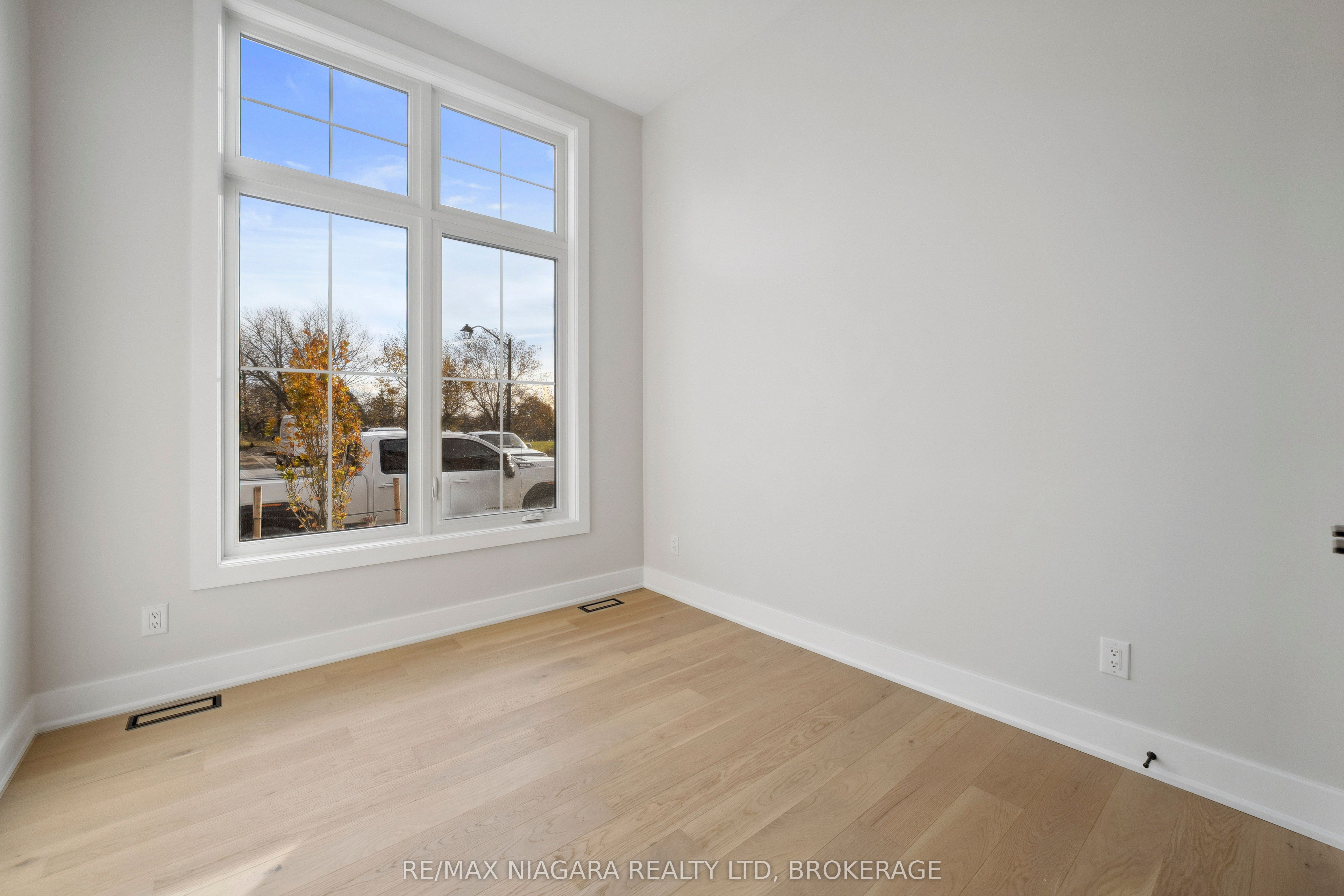 #10 - 41 Ivy Crescent Property Photo 7