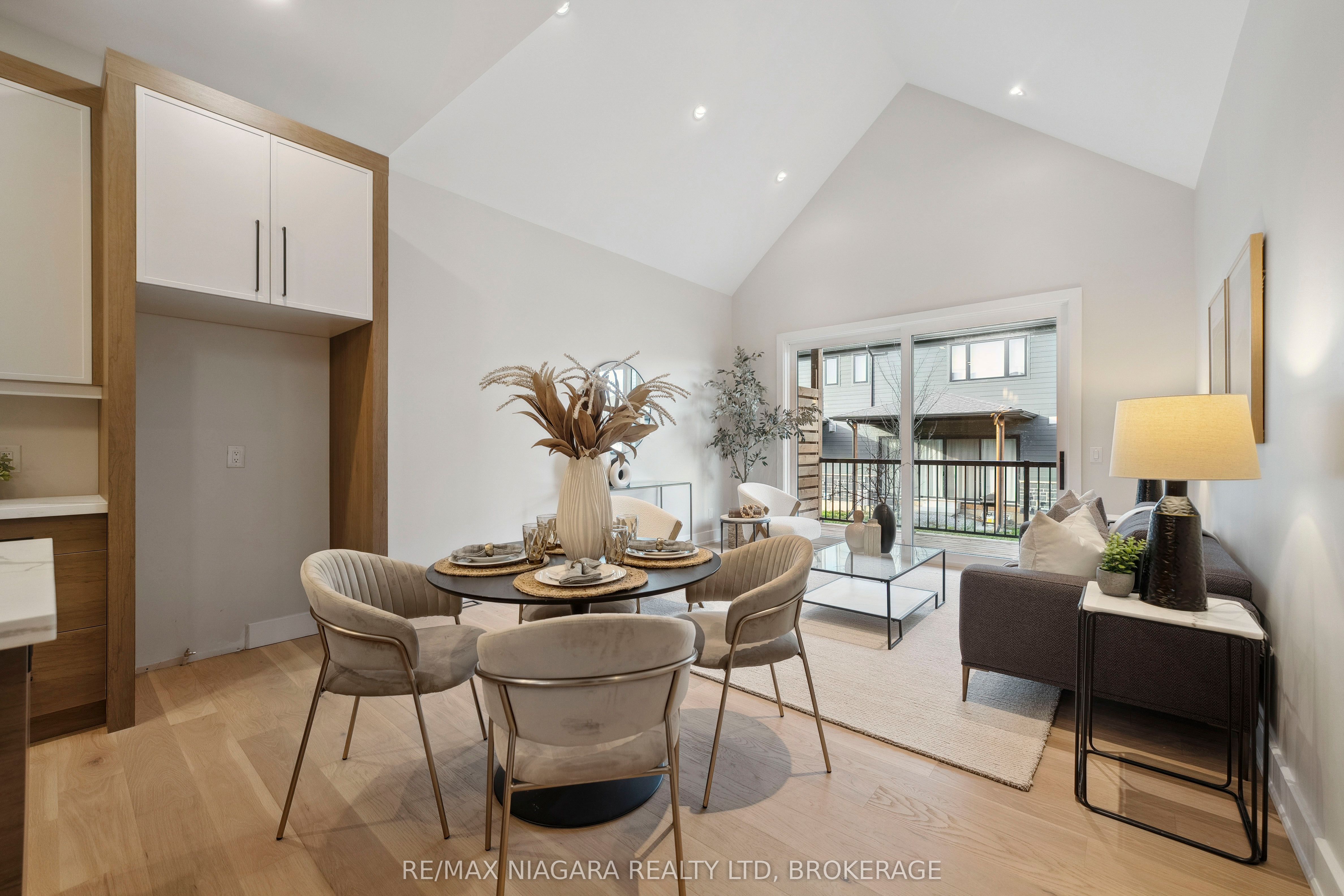 #10 - 41 Ivy Crescent Property Photo 16