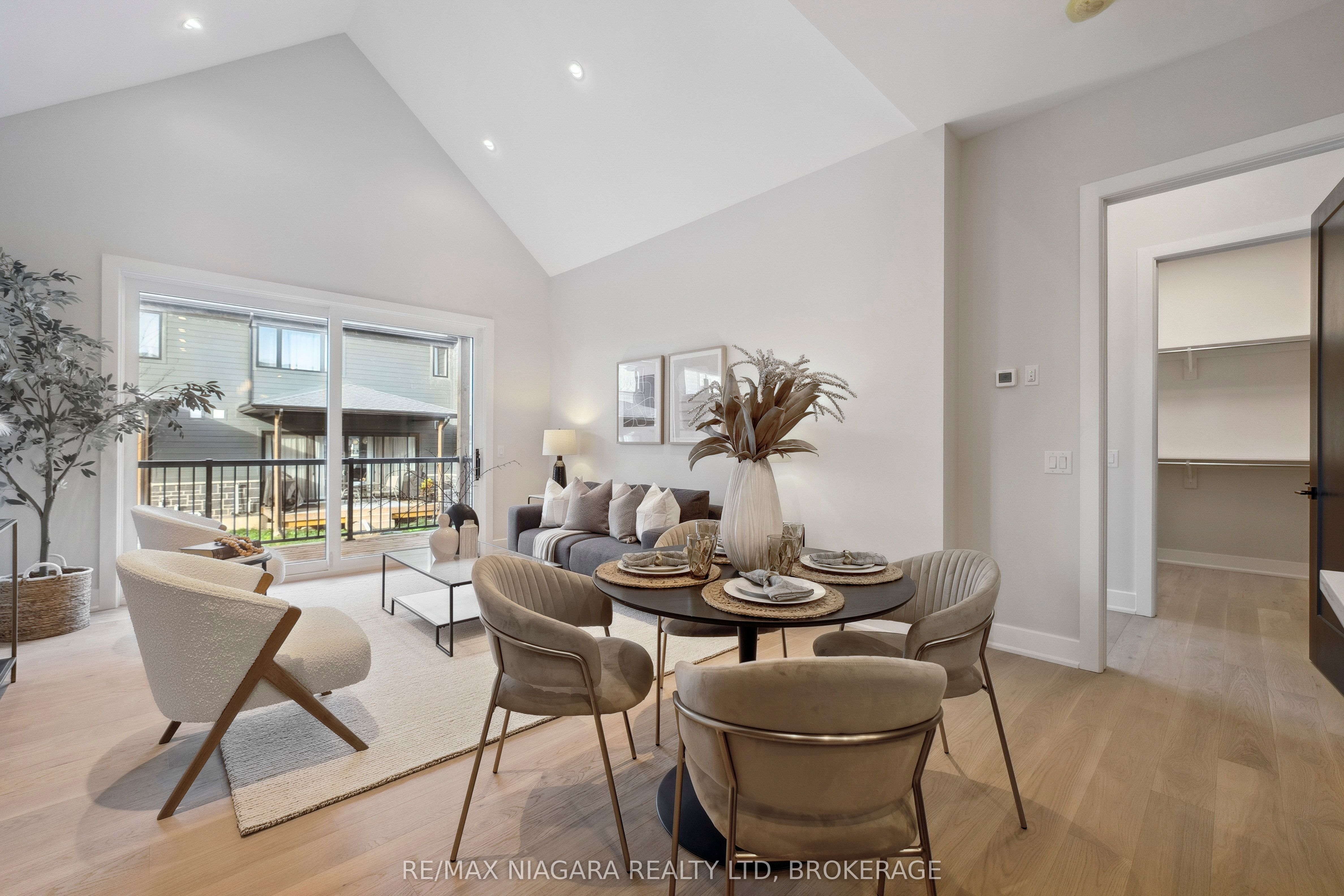#10 - 41 Ivy Crescent Property Photo 17
