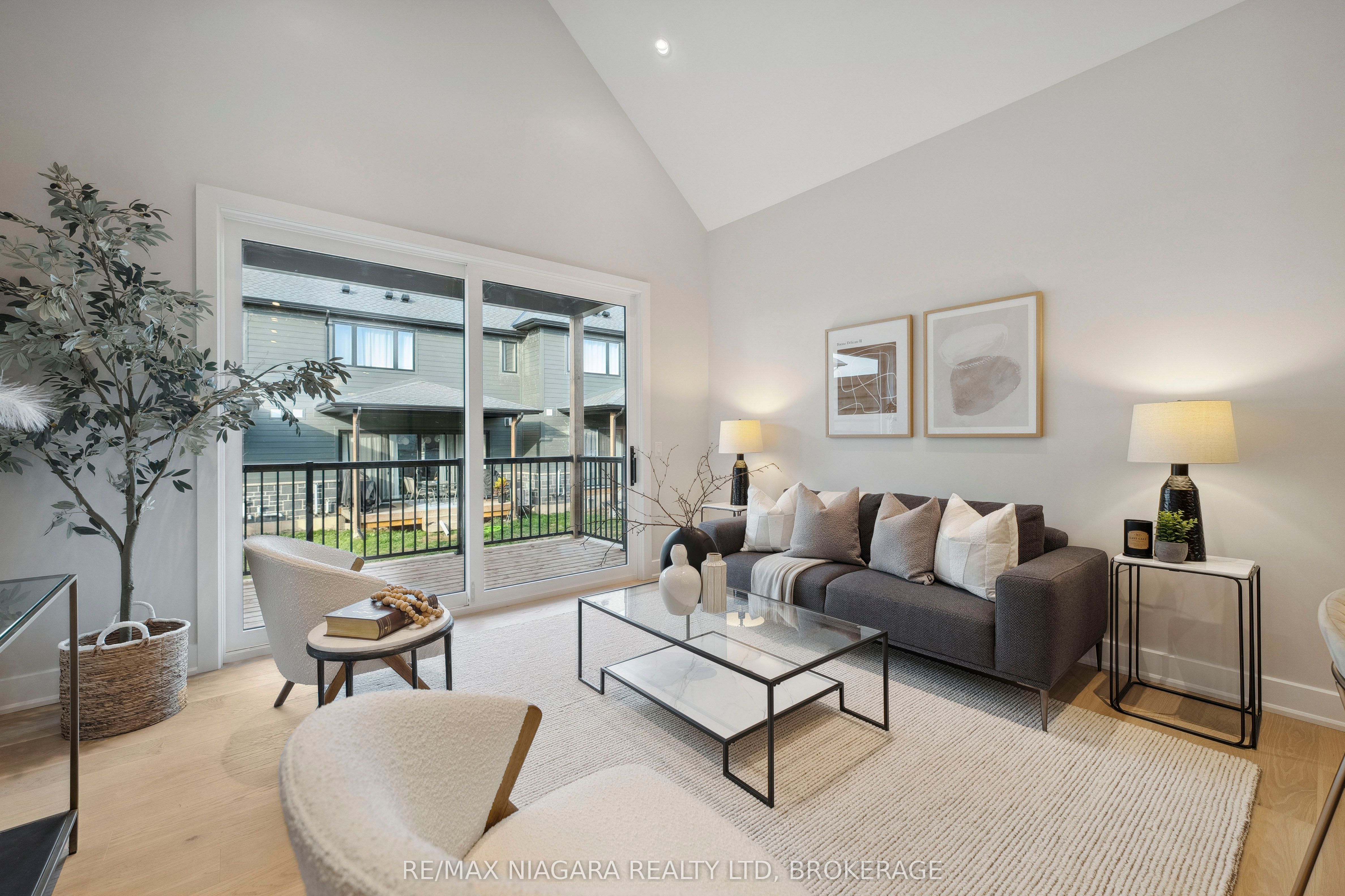 #10 - 41 Ivy Crescent Property Photo 18