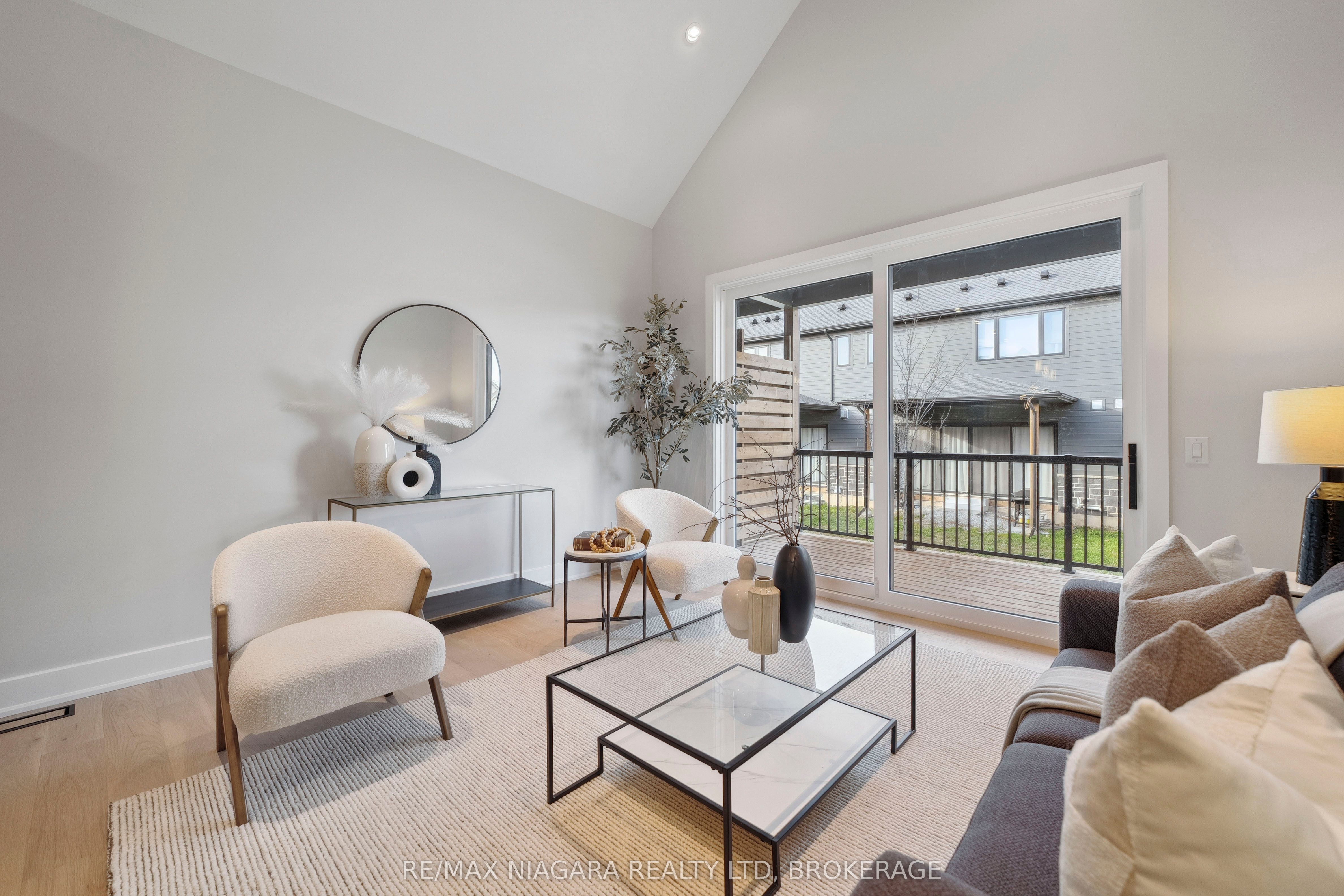 #10 - 41 Ivy Crescent Property Photo 22