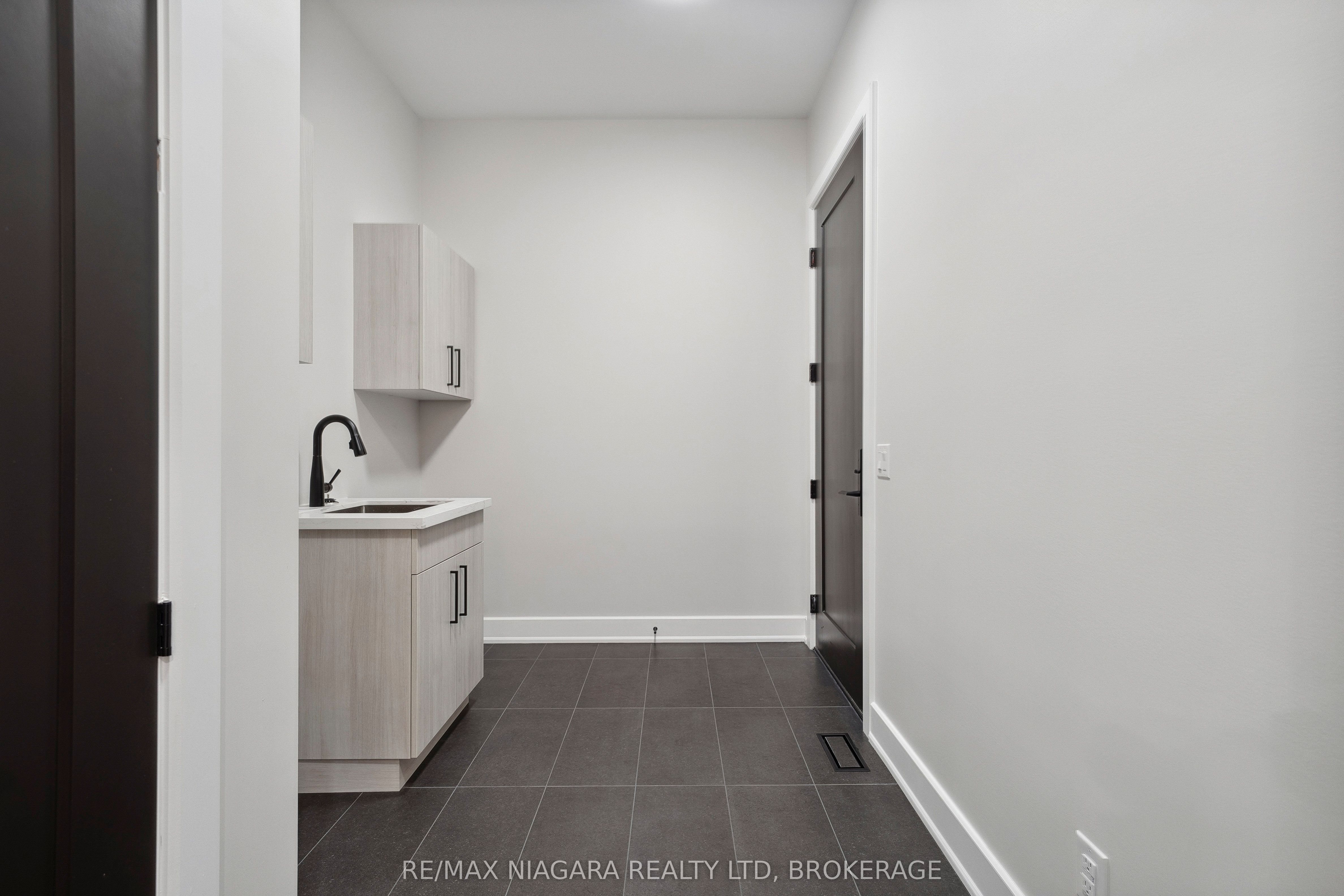 #10 - 41 Ivy Crescent Property Photo 29