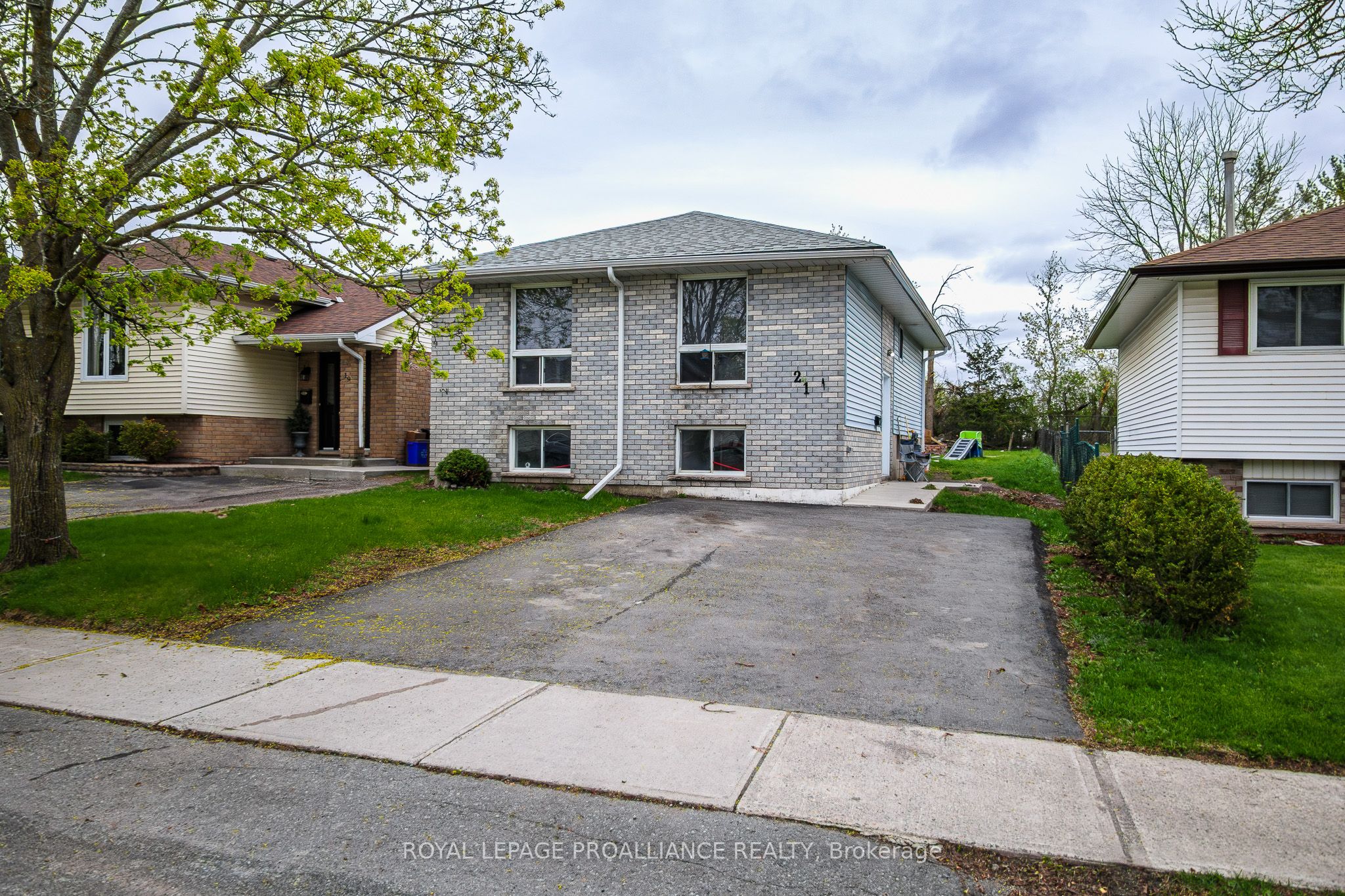 21 Pepper Ave Property Photo